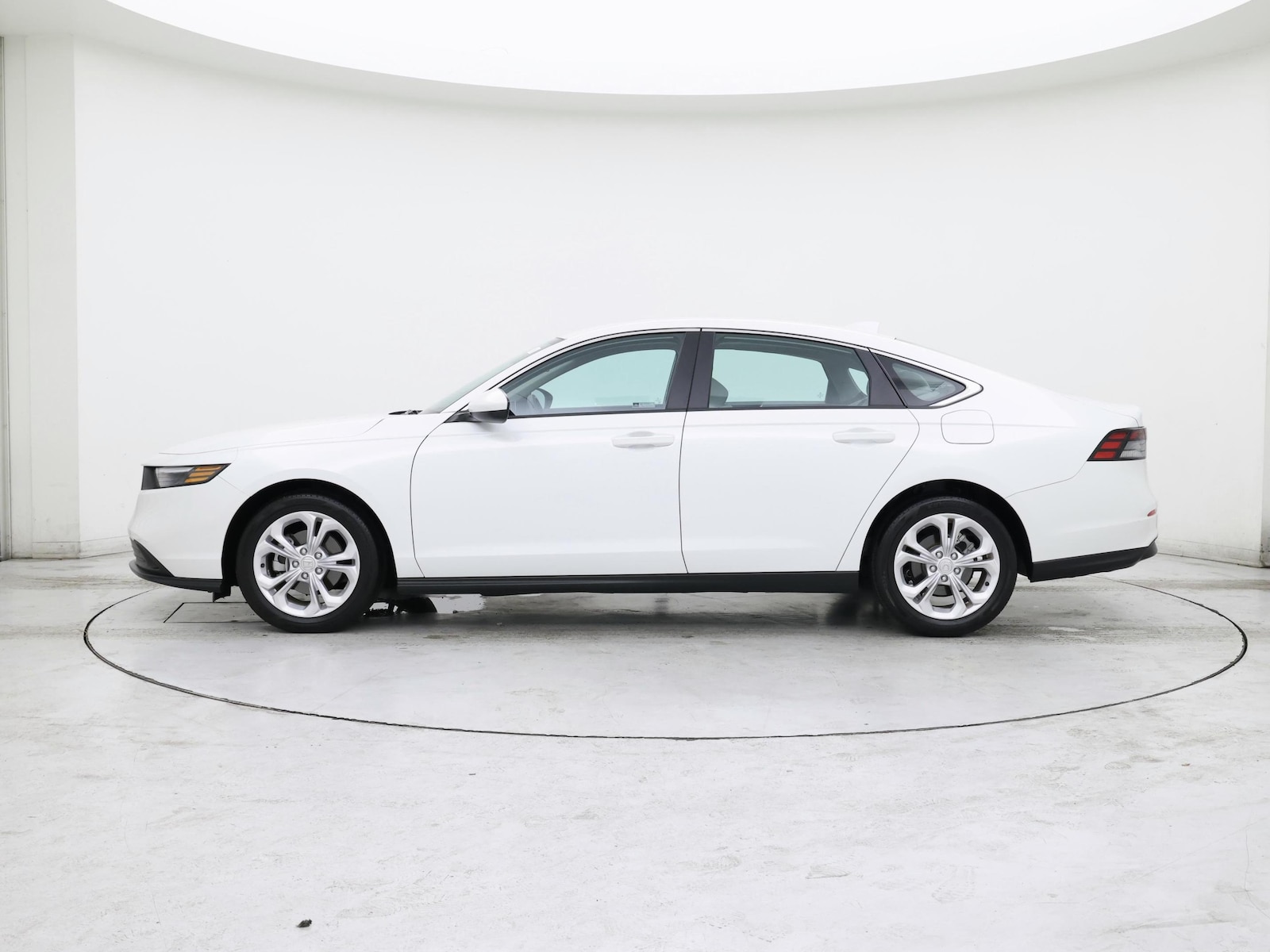 2023 Honda Accord LX - Photo 4