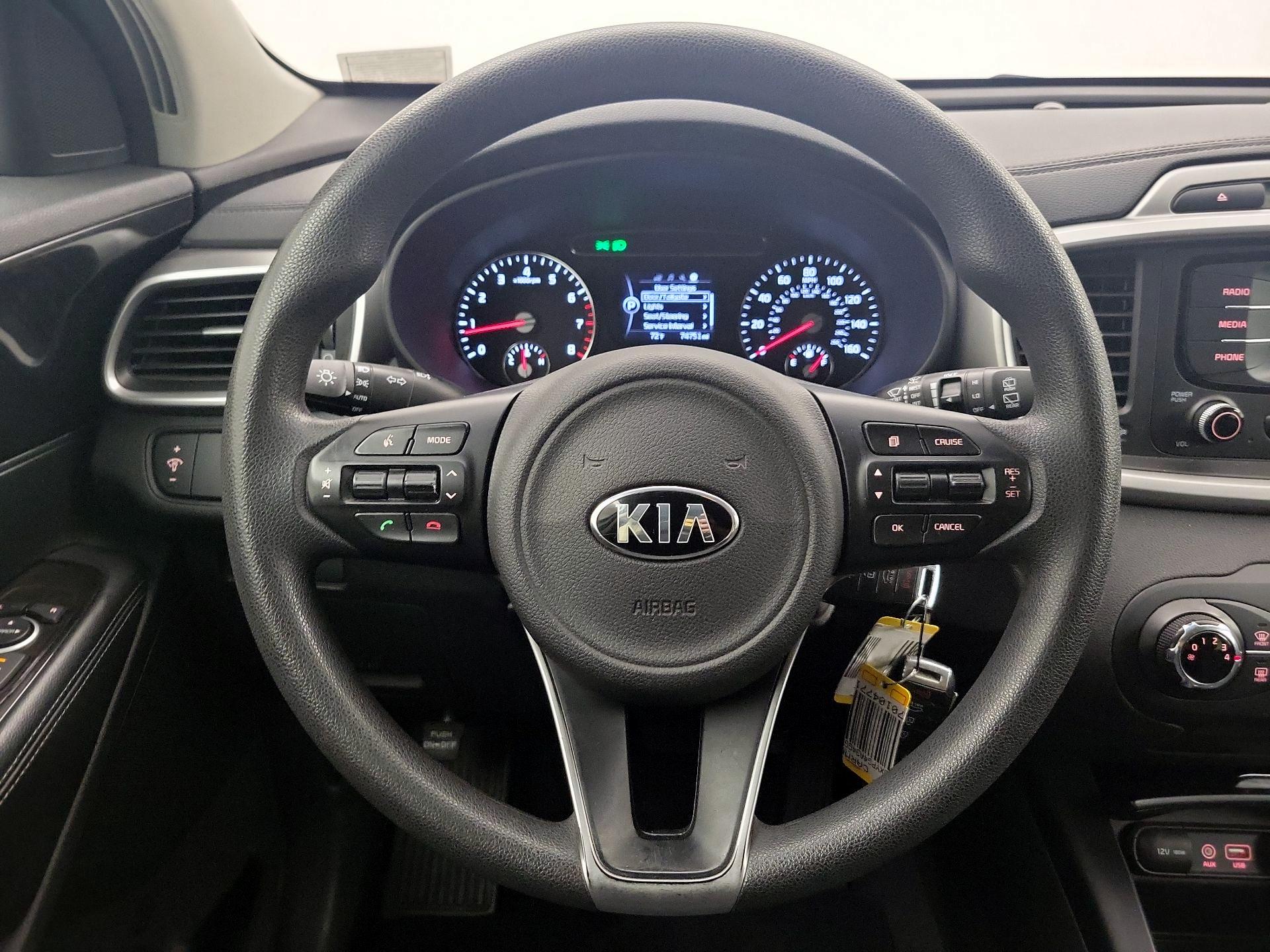 Thumbnail: 2016 Kia Sorento - 10