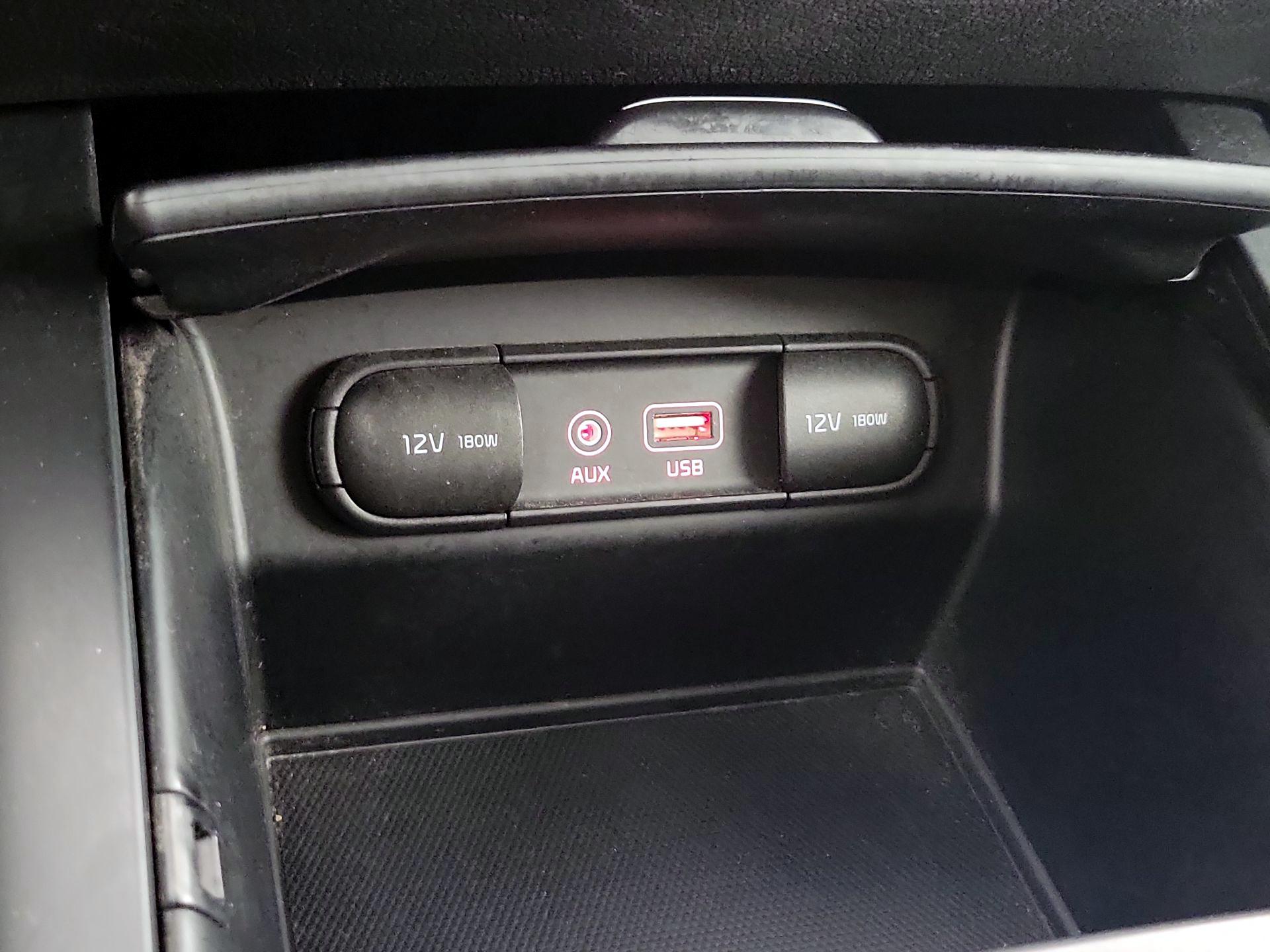 Thumbnail: 2016 Kia Sorento - 18