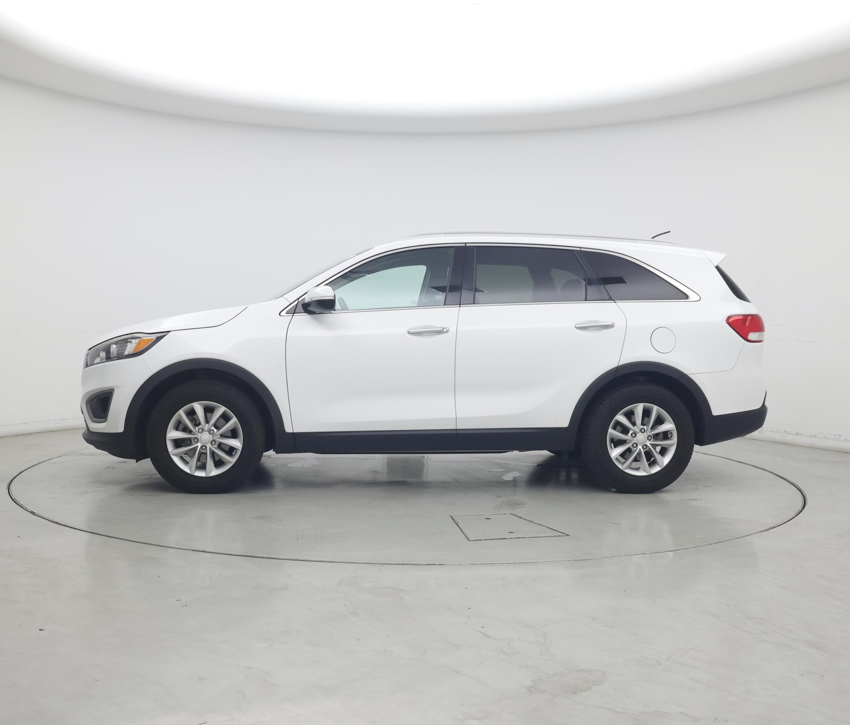 Thumbnail: 2016 Kia Sorento - 3