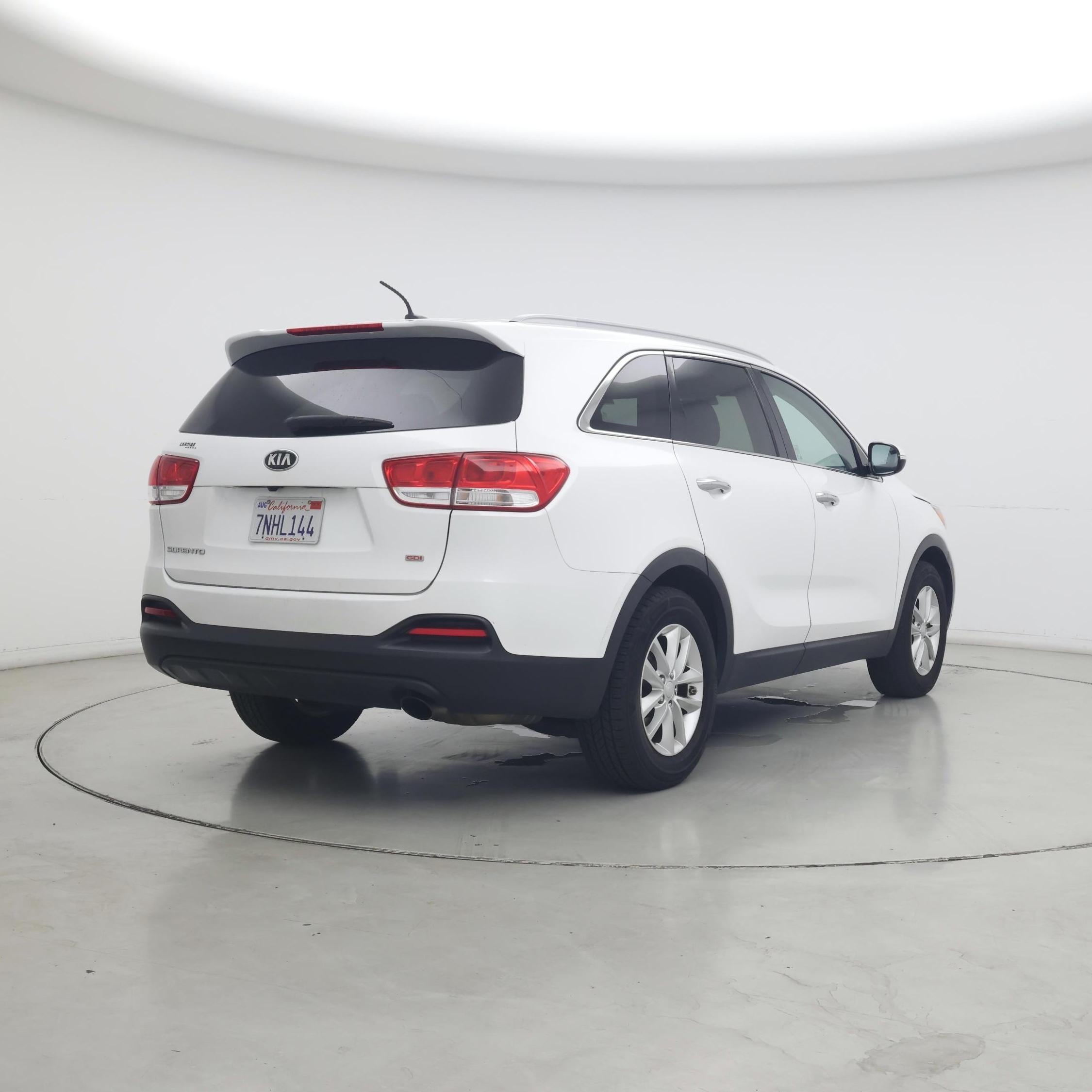 Thumbnail: 2016 Kia Sorento - 8