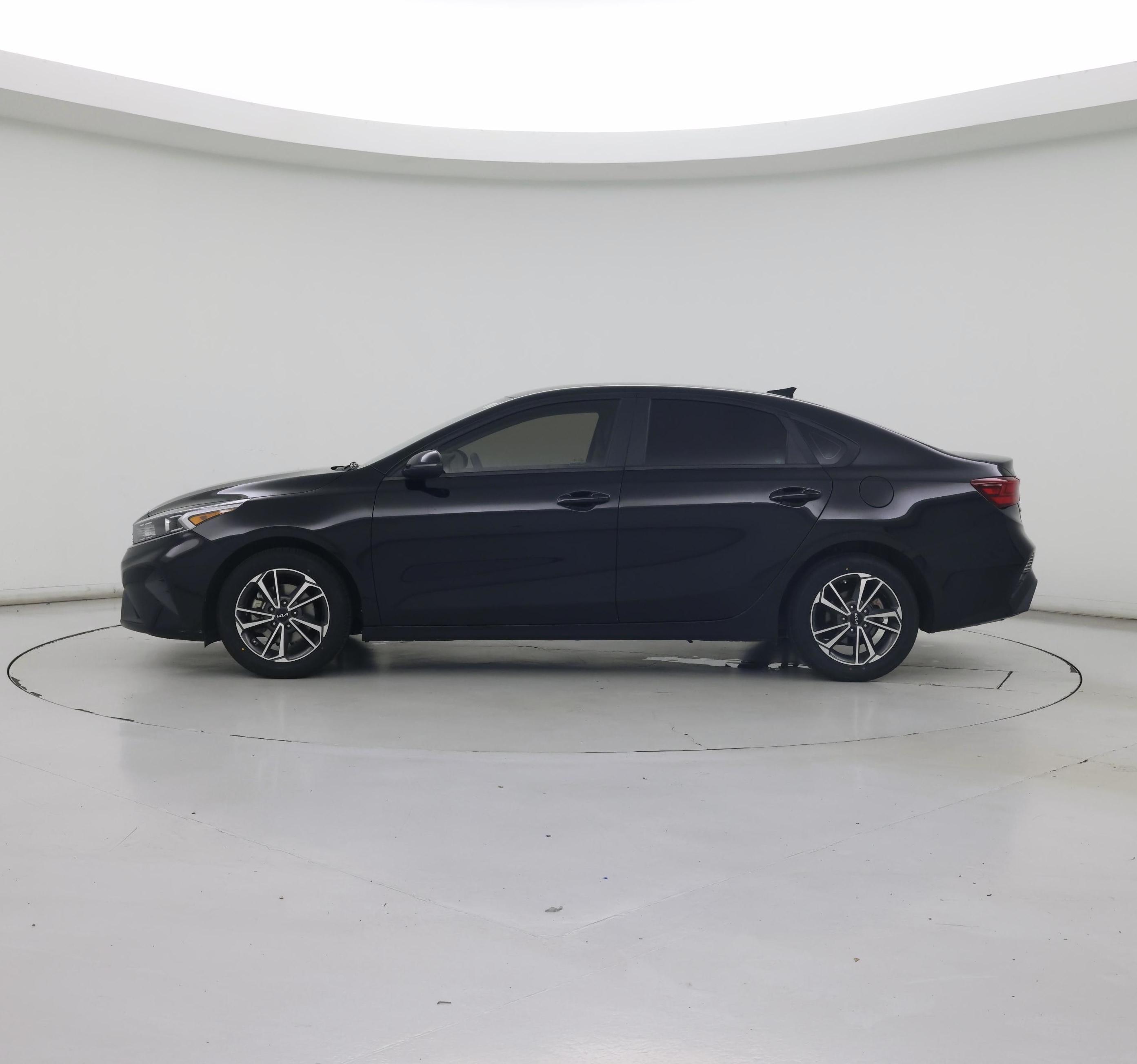 Thumbnail: 2022 Kia Forte - 3