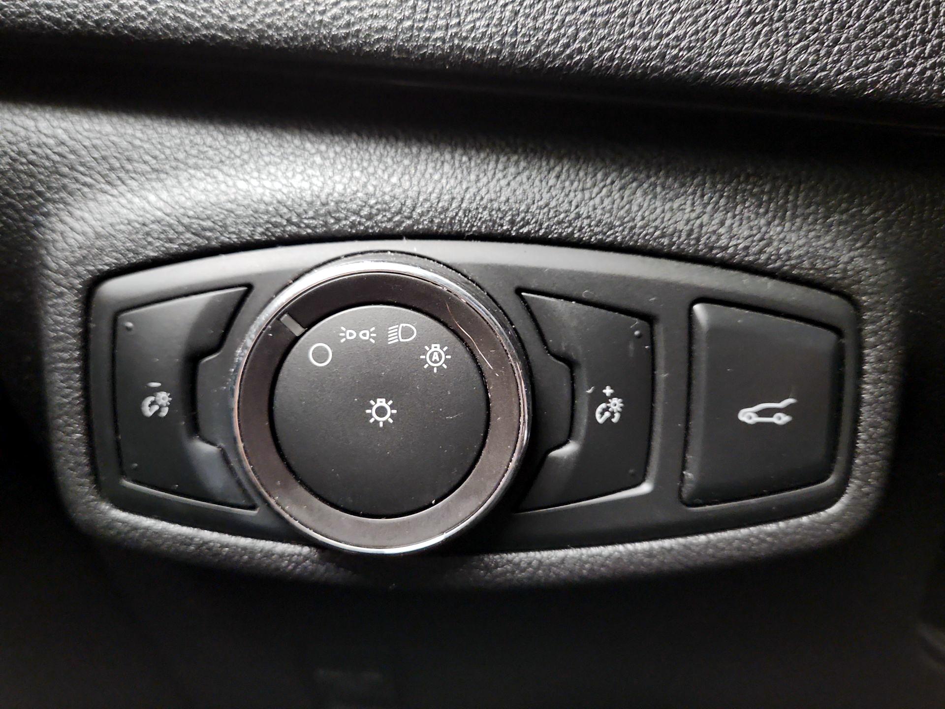 Thumbnail: 2017 Lincoln MKC - 13