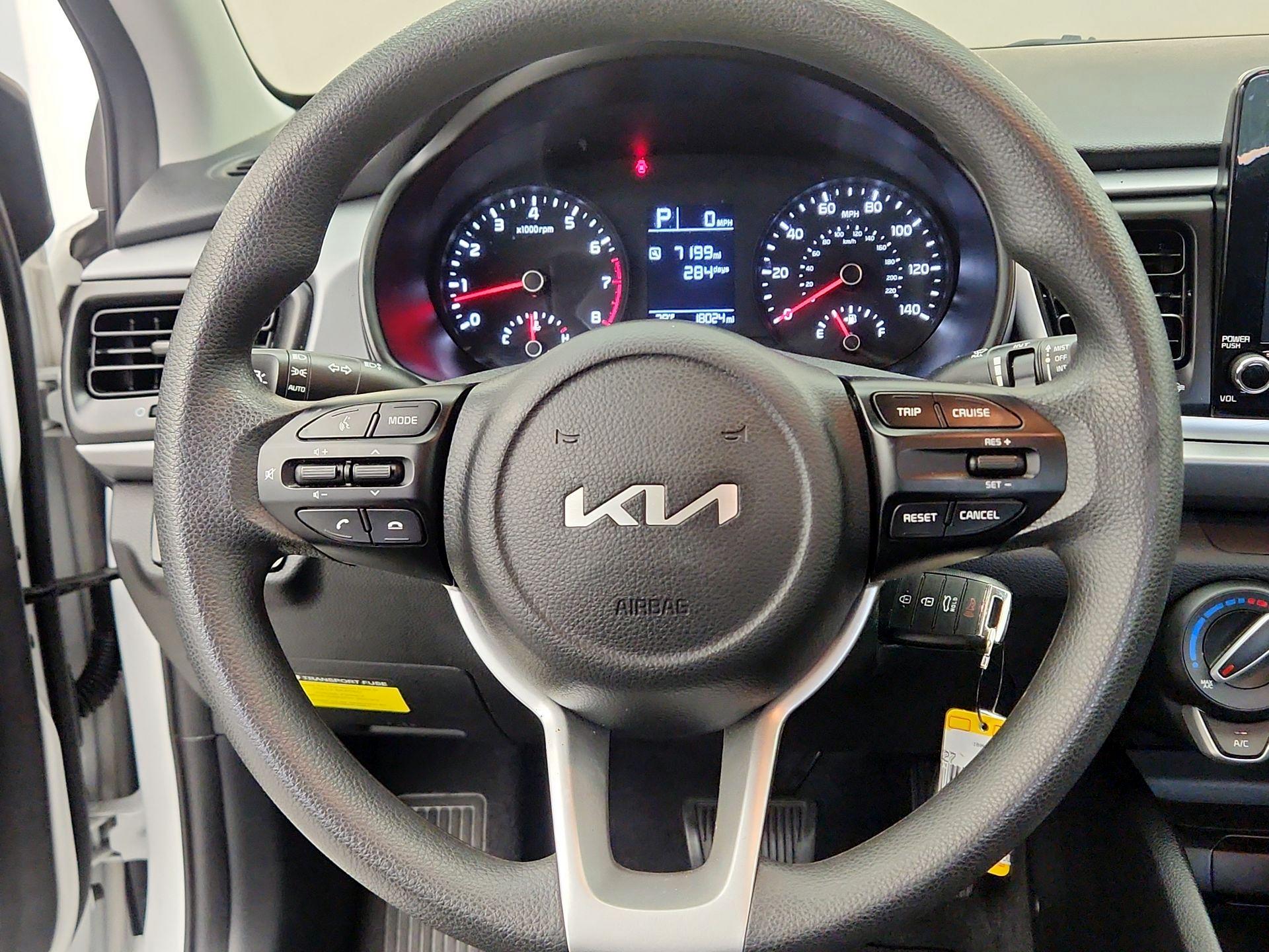 Thumbnail: 2022 Kia Rio - 10