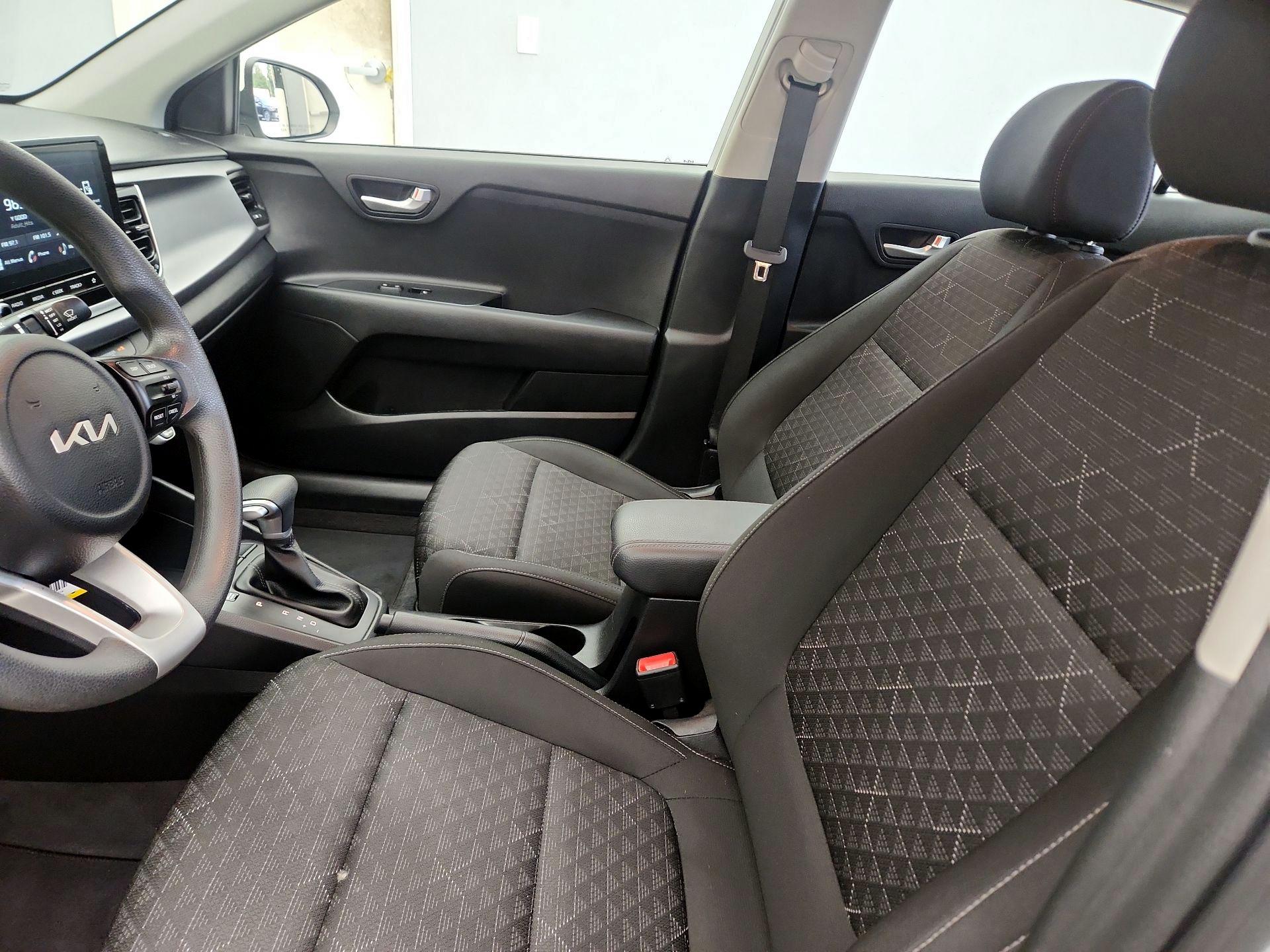 Thumbnail: 2022 Kia Rio - 11