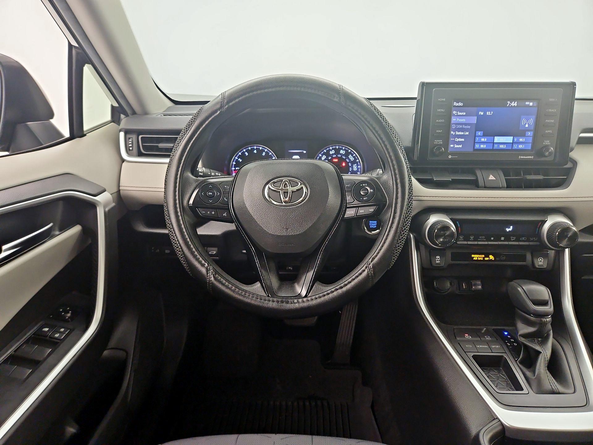 Thumbnail: 2021 Toyota RAV4 - 10