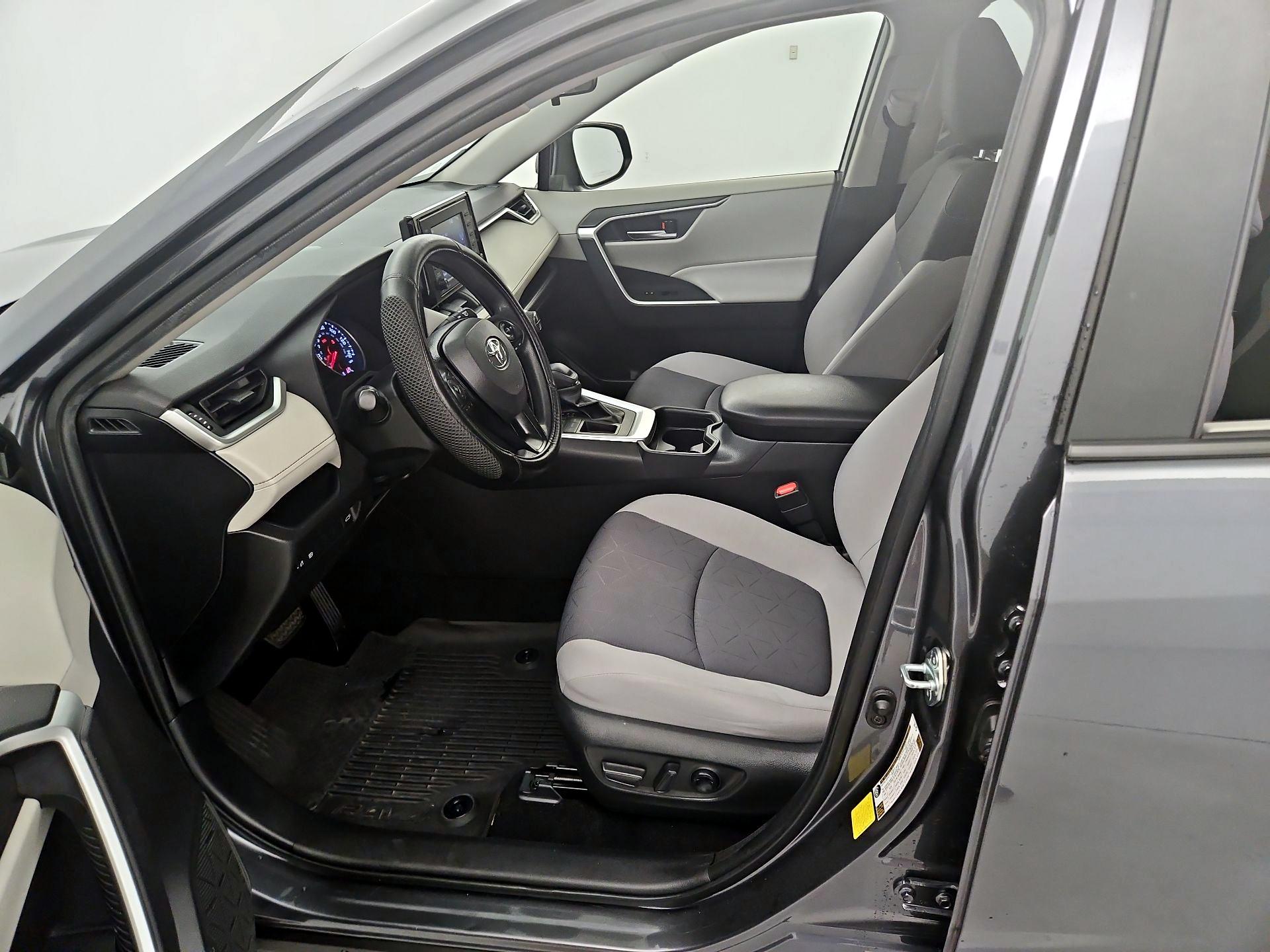 Thumbnail: 2021 Toyota RAV4 - 11