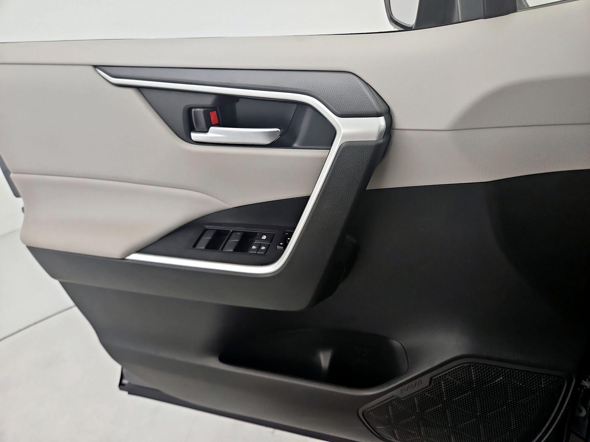 Thumbnail: 2021 Toyota RAV4 - 12