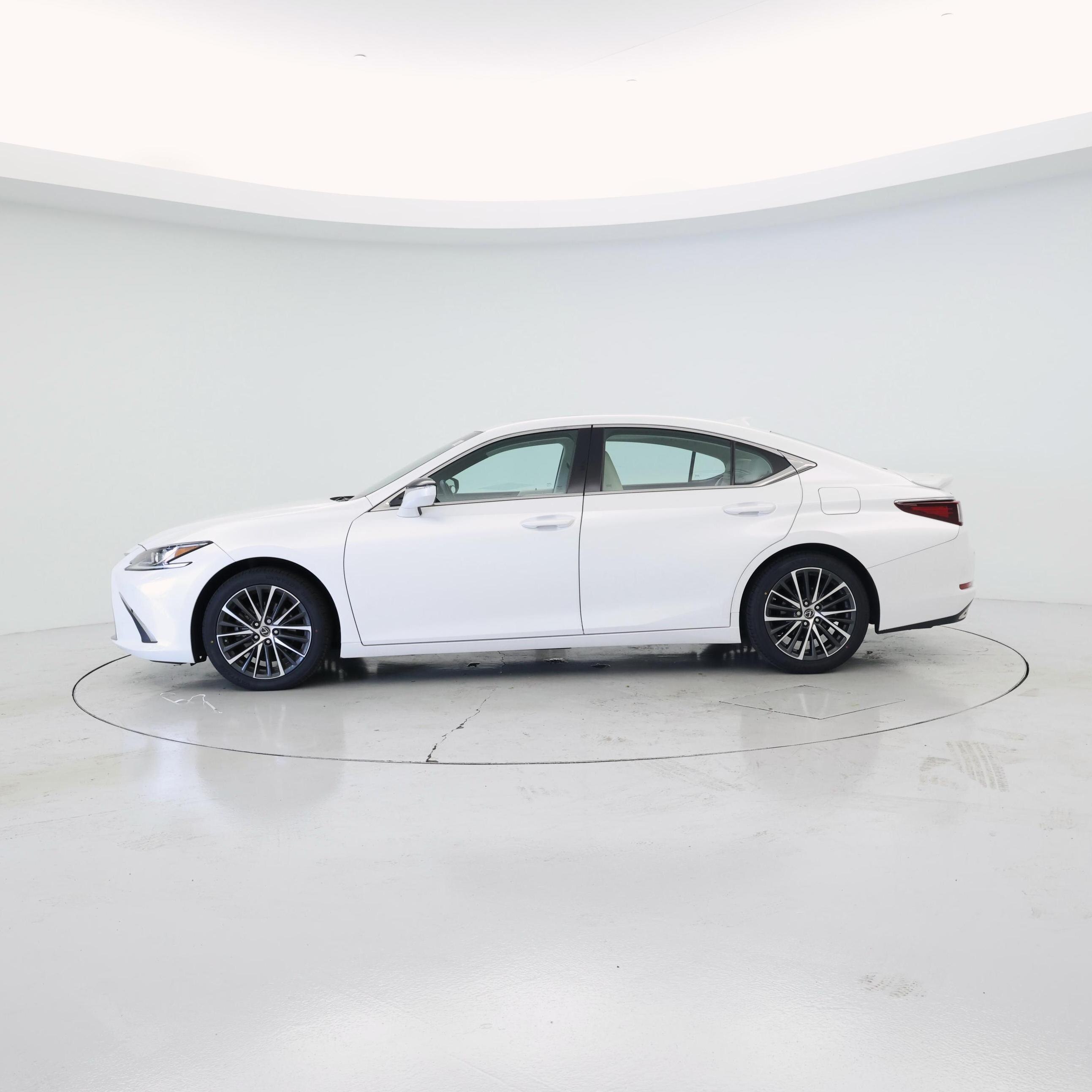 Thumbnail: 2022 Lexus ES - 3
