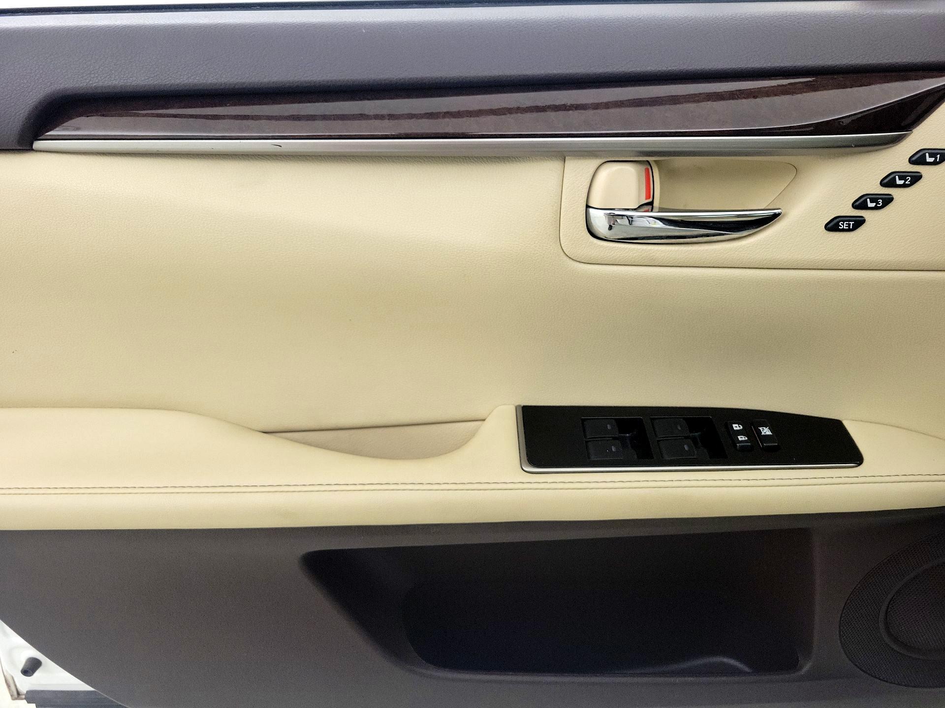 Thumbnail: 2018 Lexus ES - 12