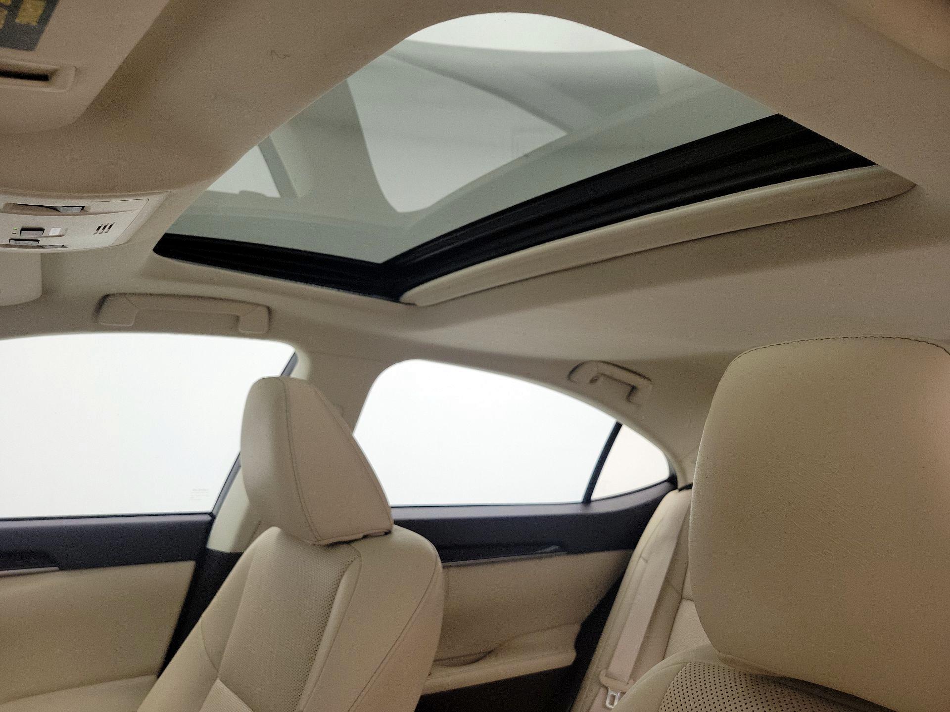Thumbnail: 2018 Lexus ES - 19