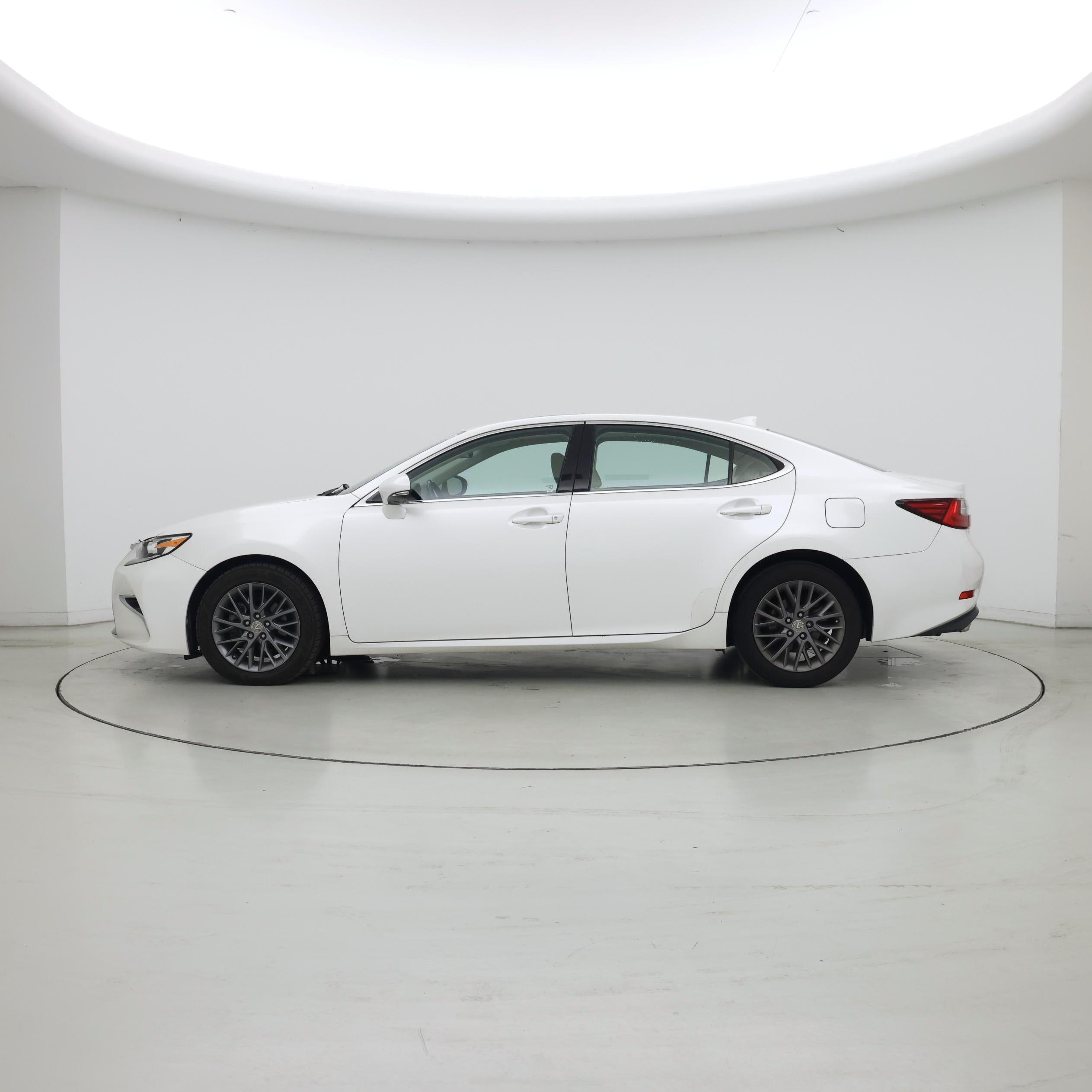 Thumbnail: 2018 Lexus ES - 3