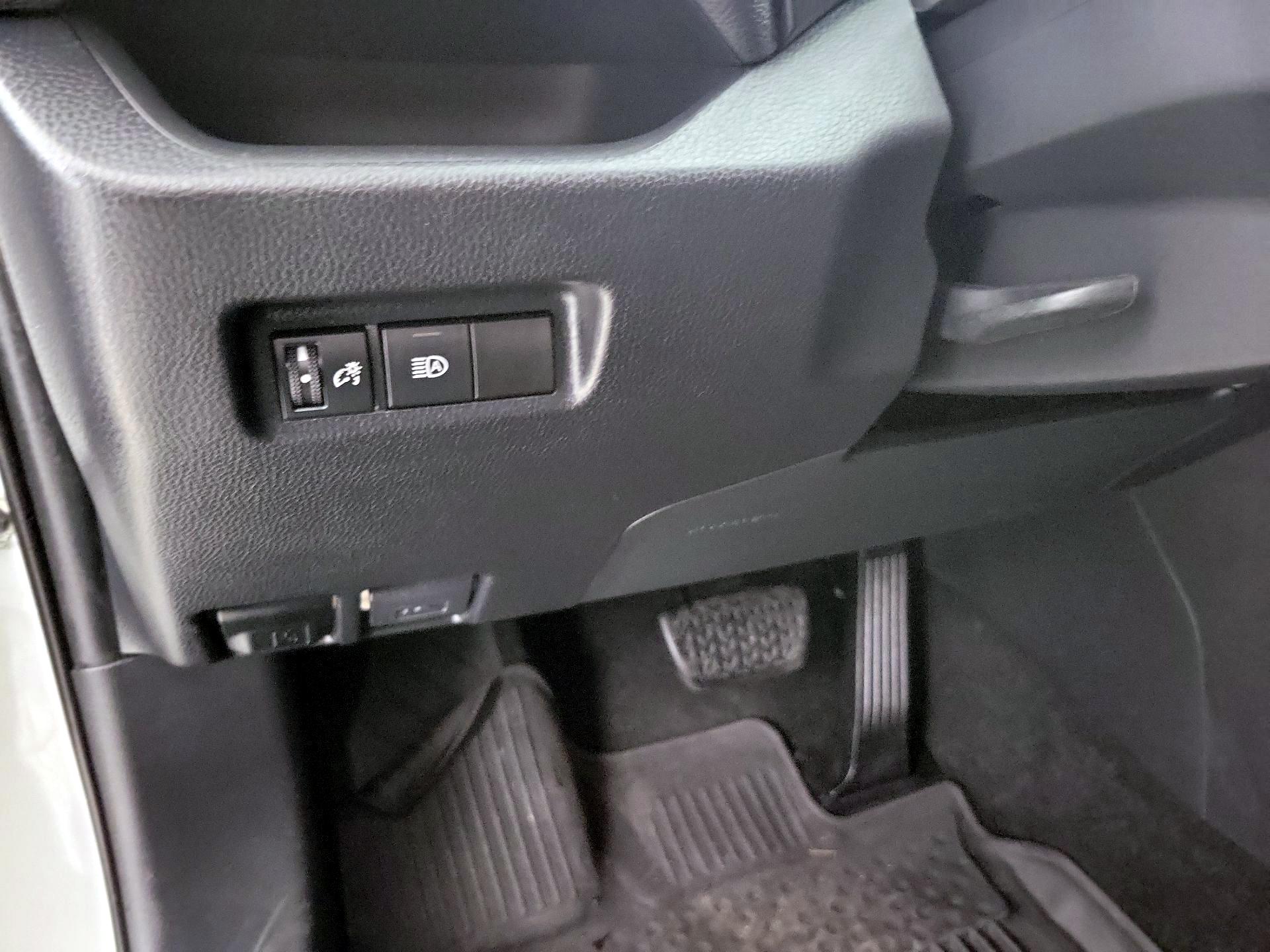 Thumbnail: 2020 Toyota RAV4 - 13