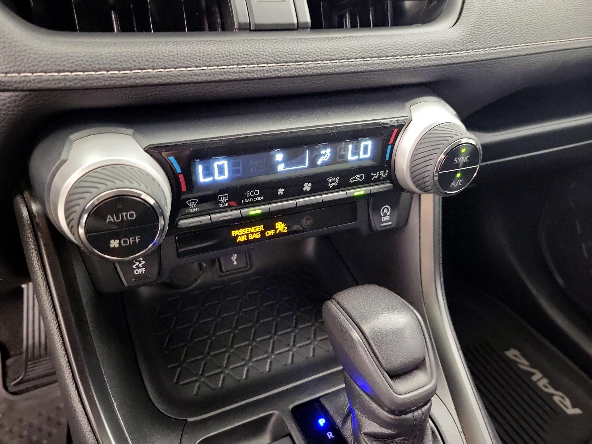 Thumbnail: 2020 Toyota RAV4 - 16