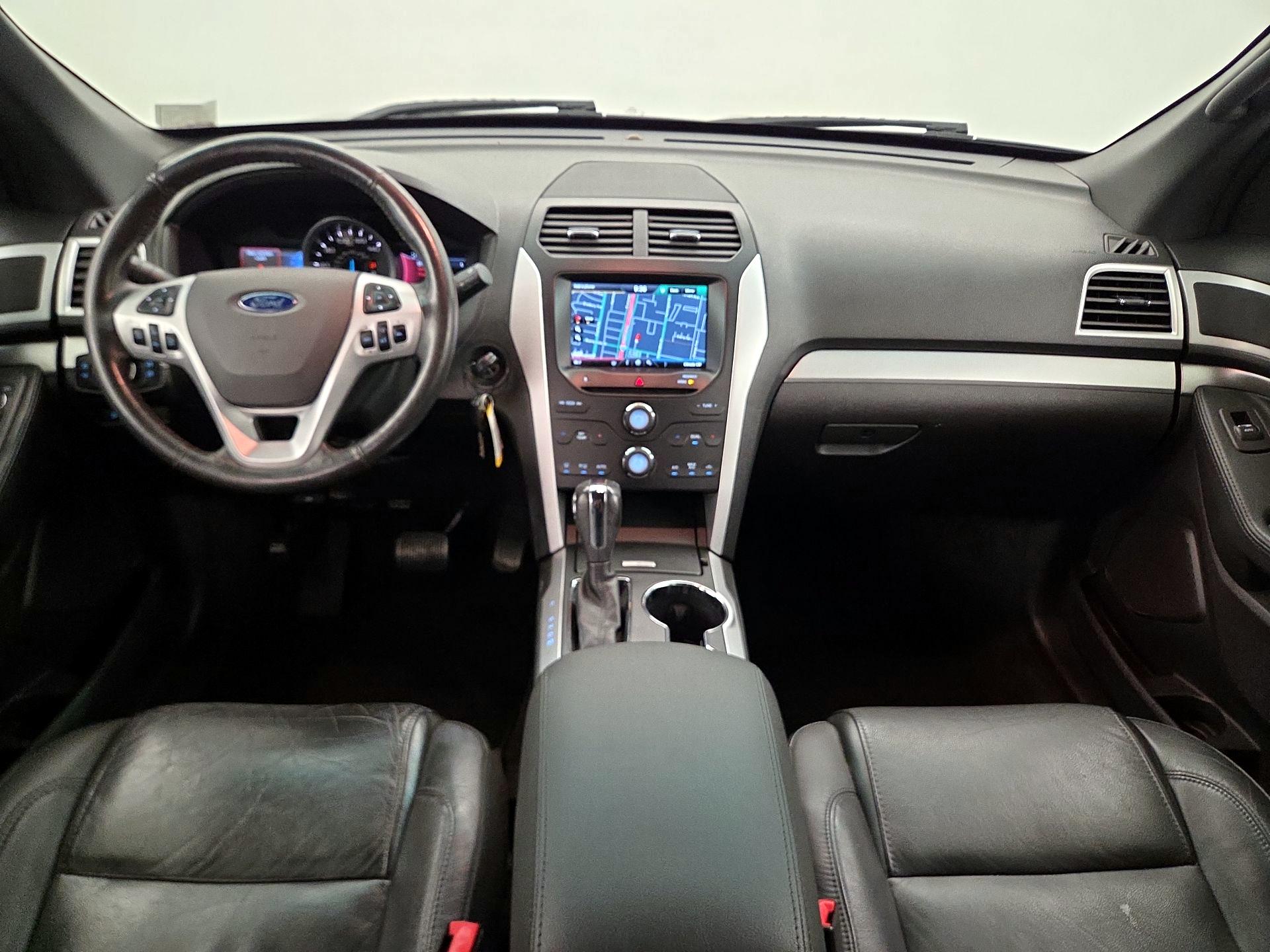 Thumbnail: 2015 Ford Explorer - 9