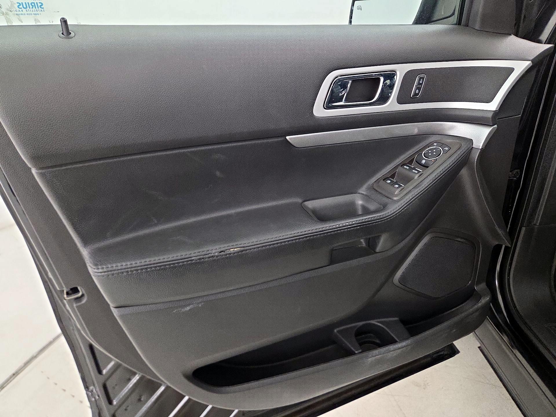 Thumbnail: 2015 Ford Explorer - 12