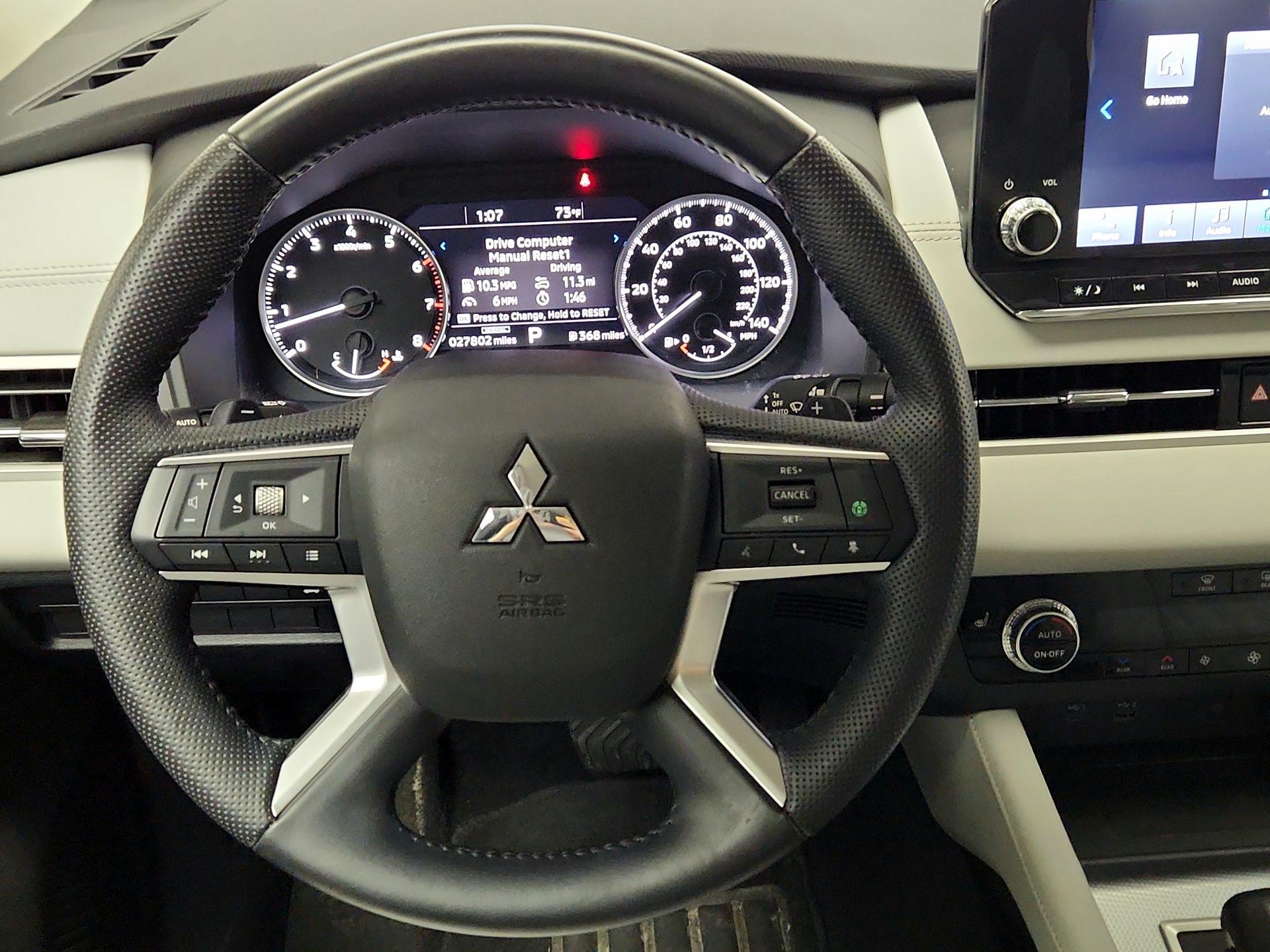 Thumbnail: 2022 Mitsubishi Outlander - 10