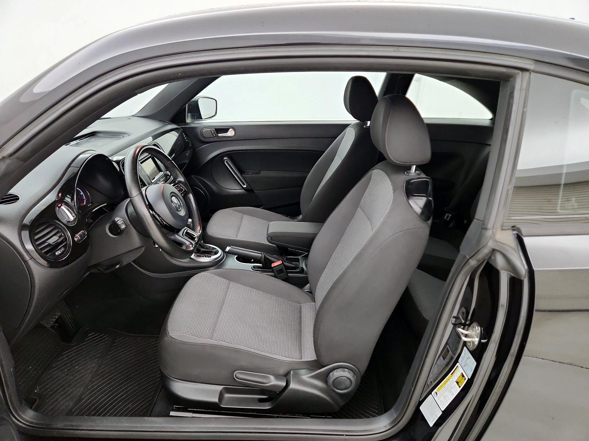 Thumbnail: 2017 Volkswagen Beetle - 11