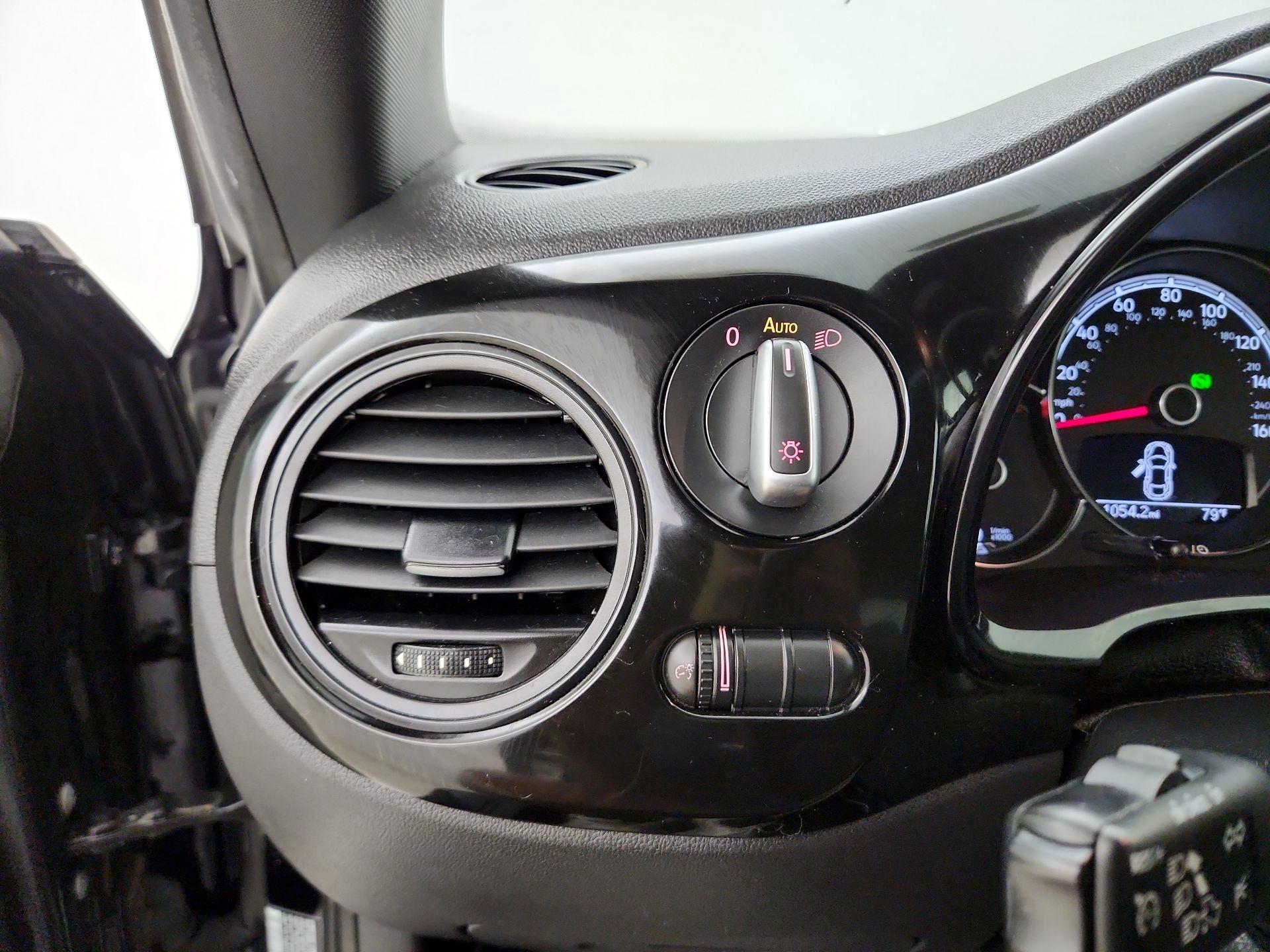 Thumbnail: 2017 Volkswagen Beetle - 13