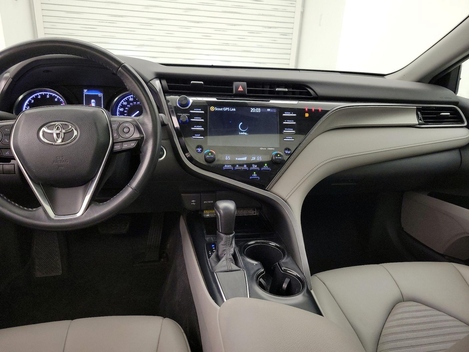 2019 Toyota Camry SE - Photo 10