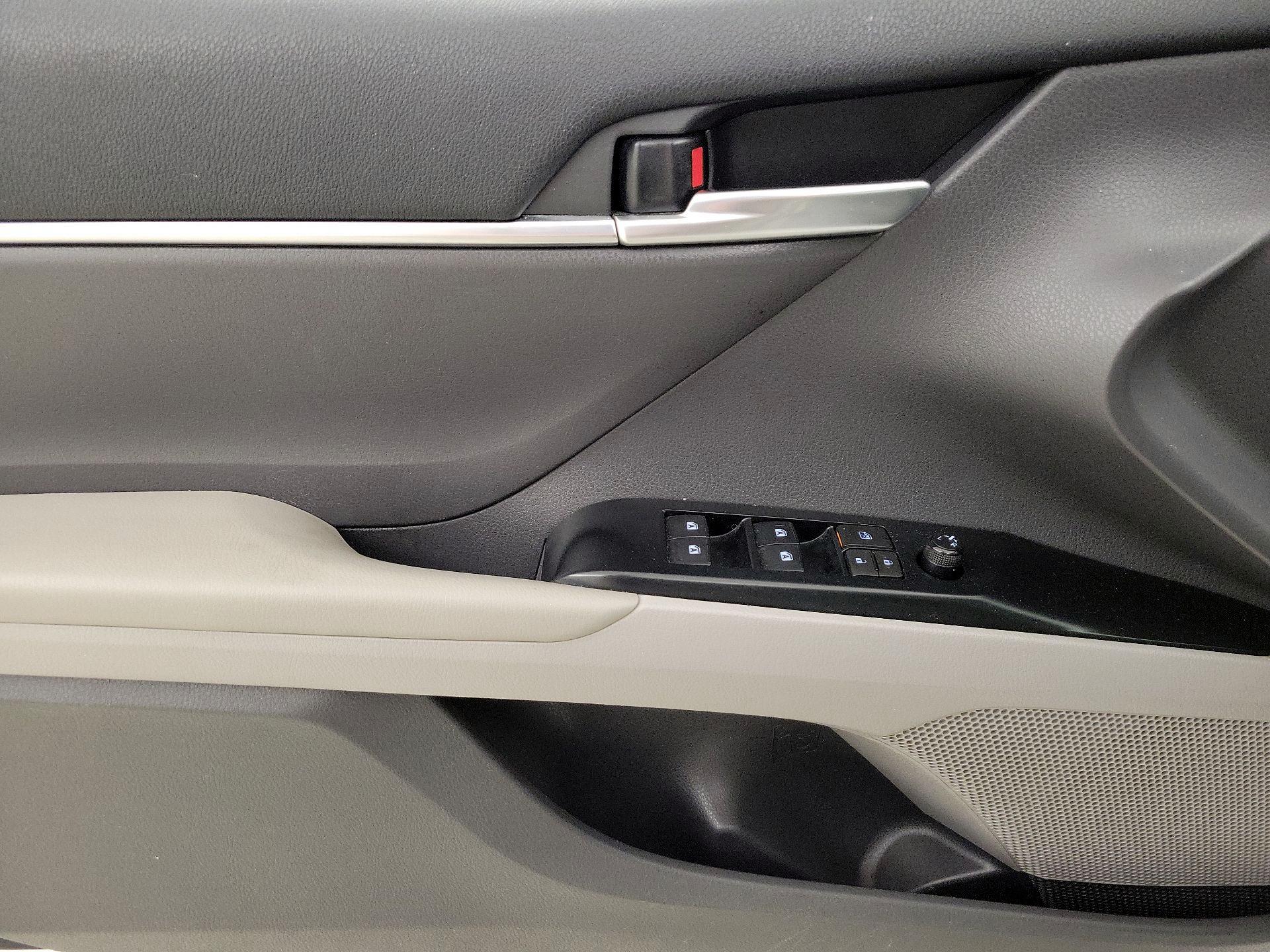 Thumbnail: 2019 Toyota Camry - 12