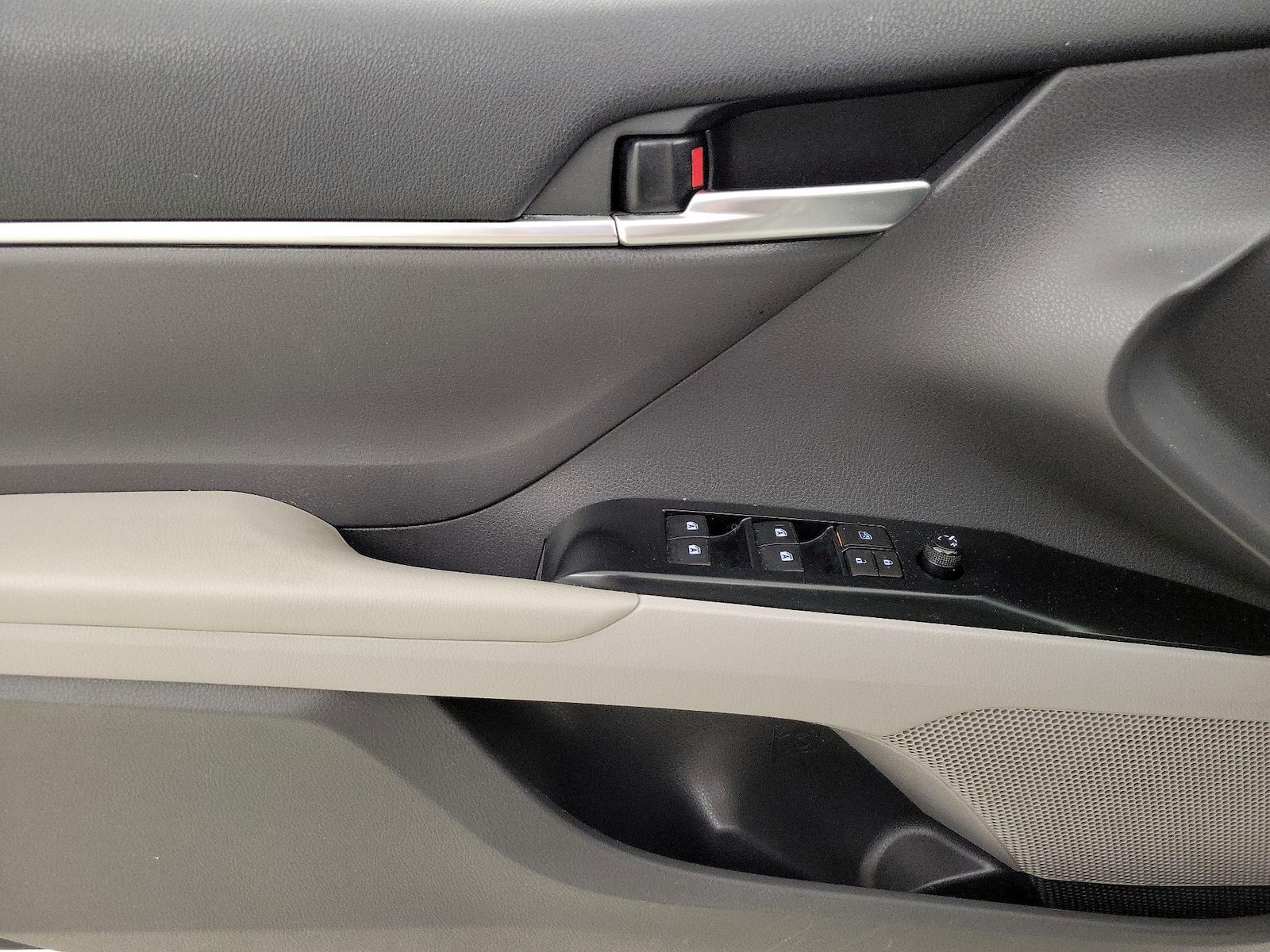 2019 Toyota Camry SE - Photo 13