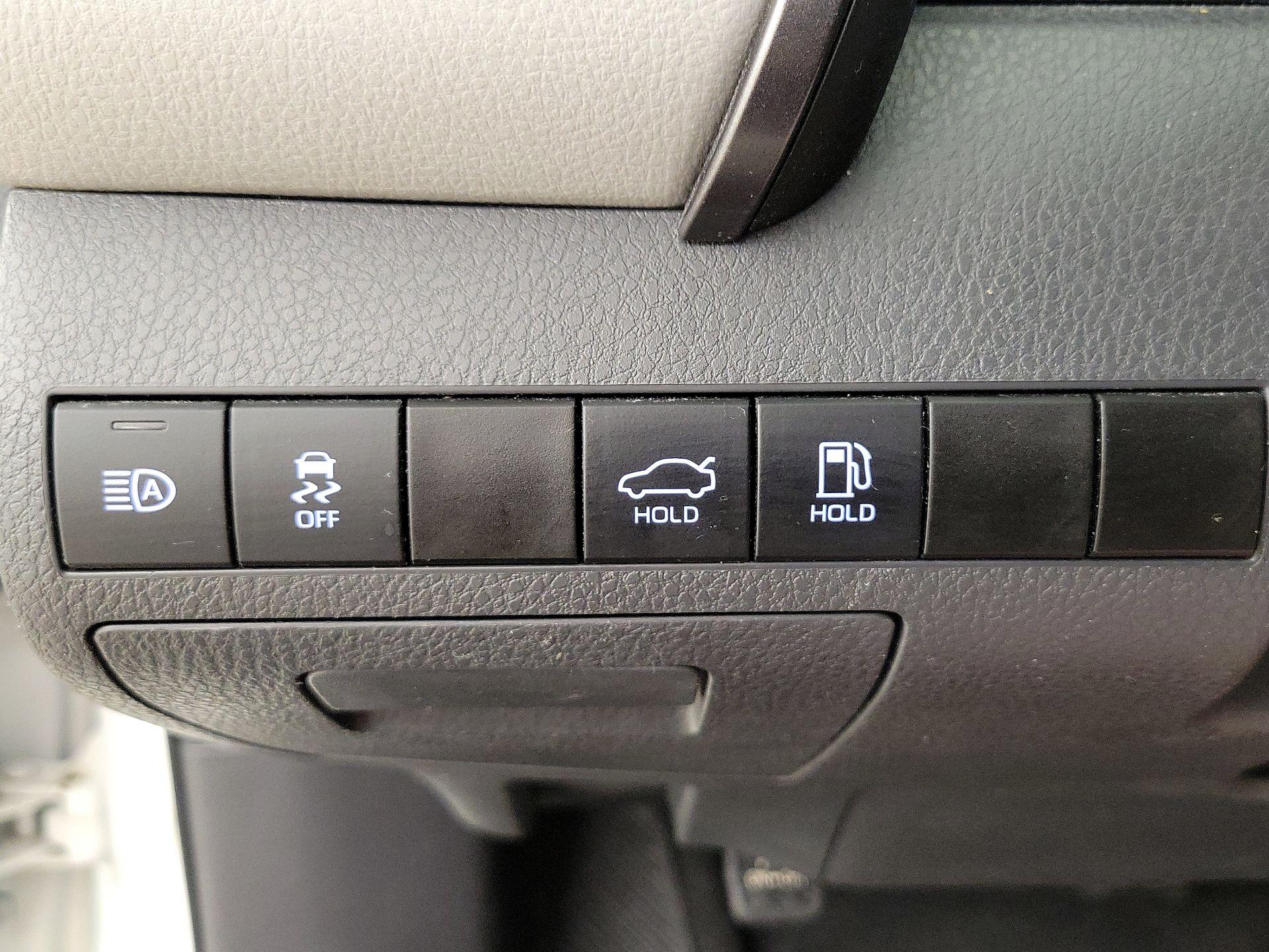 Thumbnail: 2019 Toyota Camry - 13