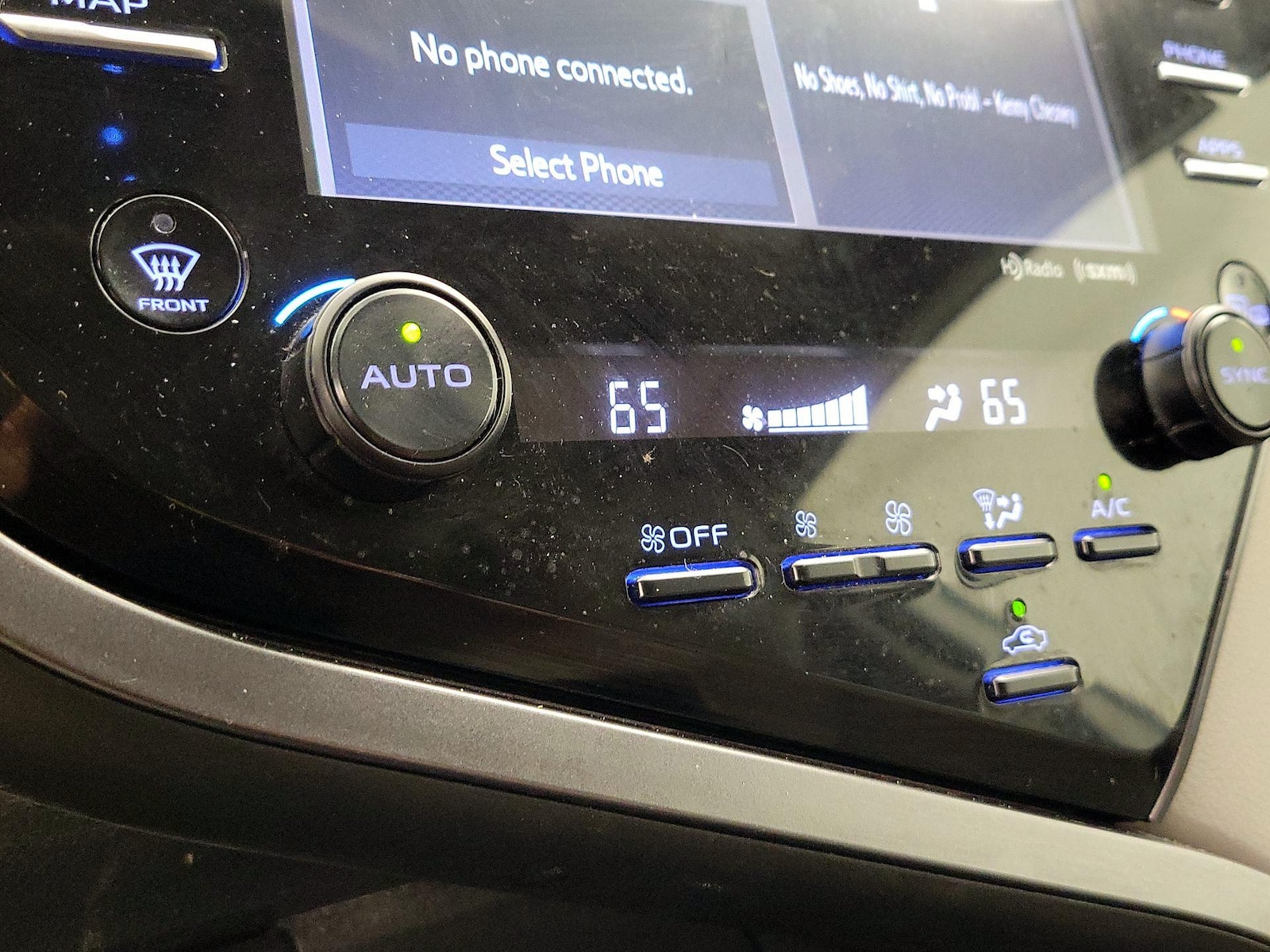 2019 Toyota Camry SE - Photo 17