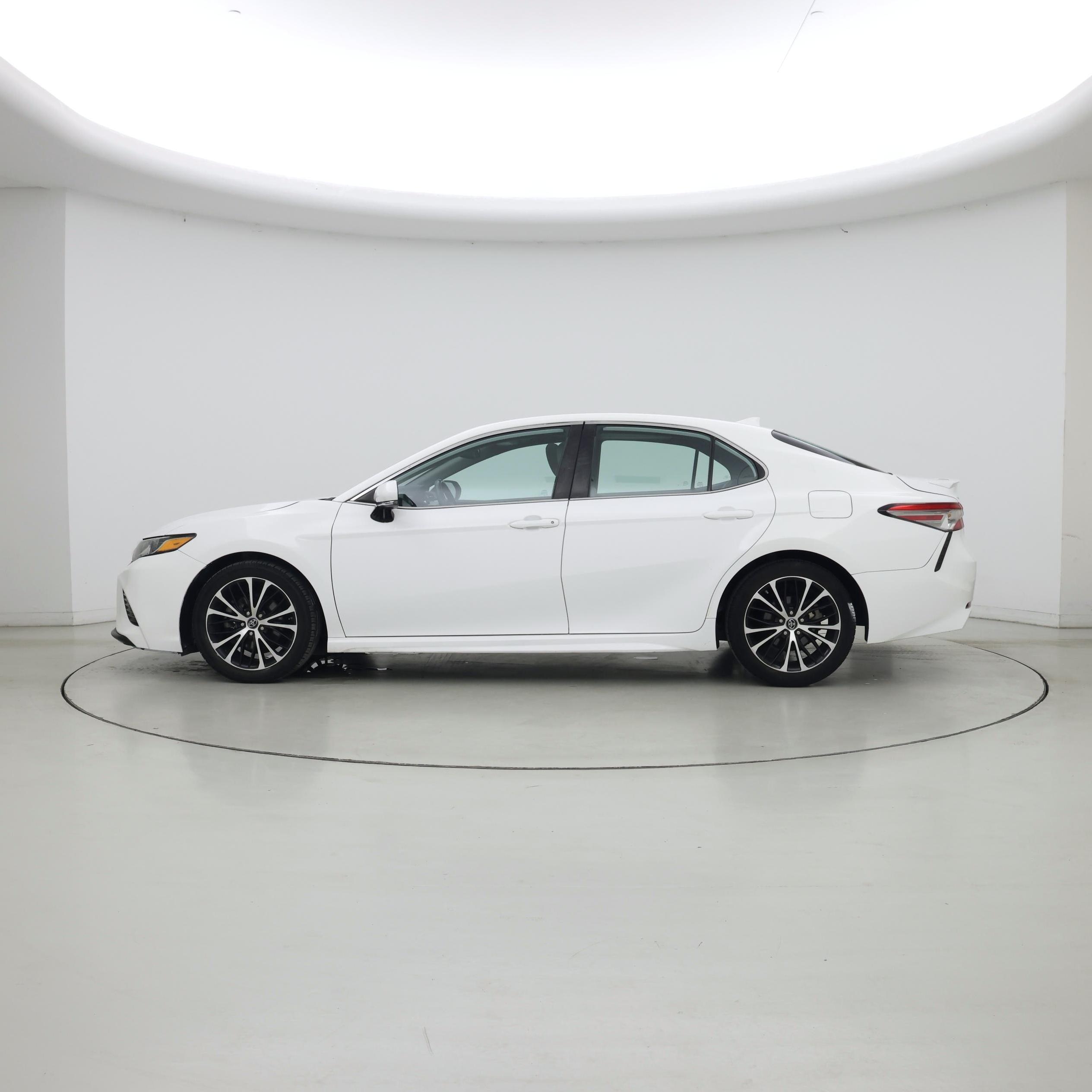 Thumbnail: 2019 Toyota Camry - 3