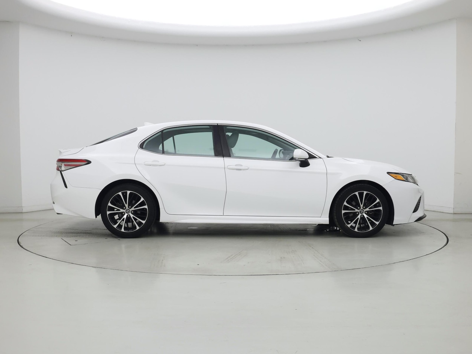 2019 Toyota Camry SE - Photo 8