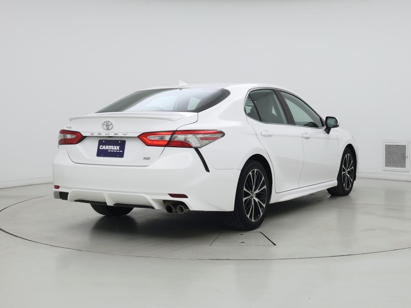 2019 Toyota Camry SE - Photo 9