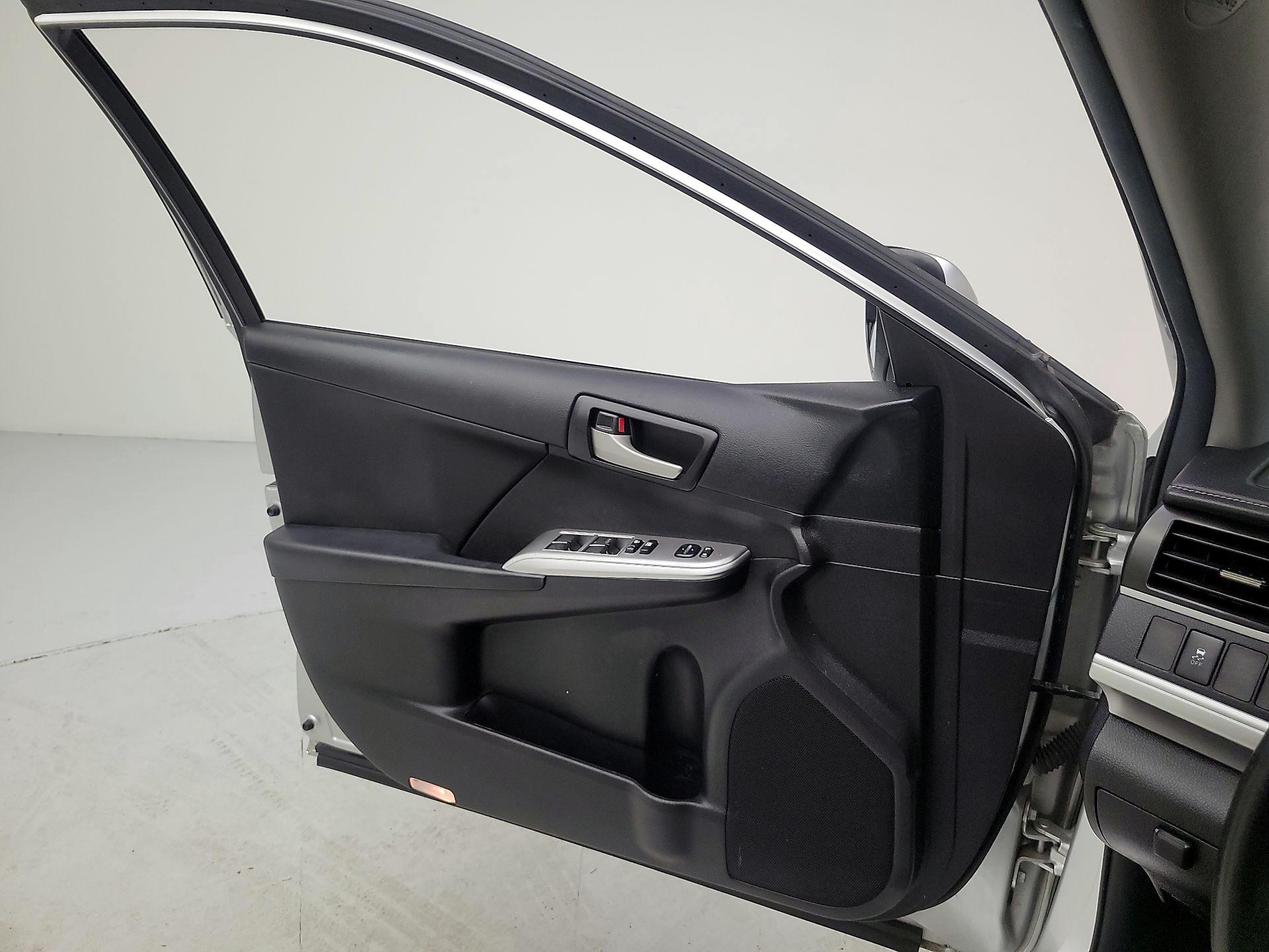 Thumbnail: 2014 Toyota Camry - 12