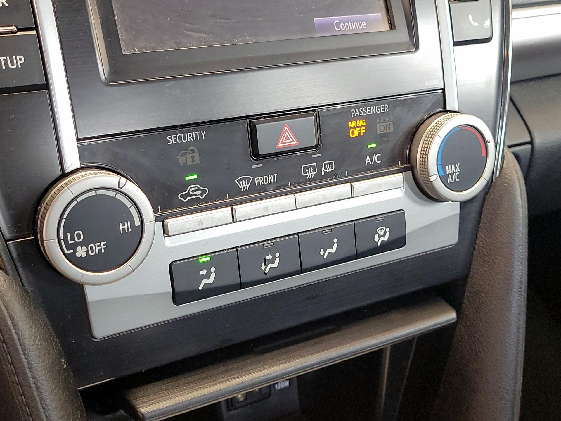 Thumbnail: 2014 Toyota Camry - 16