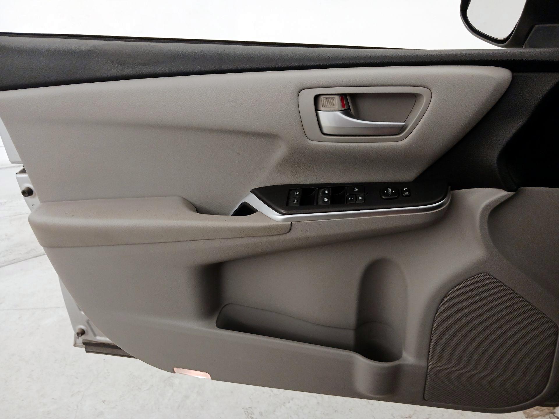 Thumbnail: 2015 Toyota Camry - 12