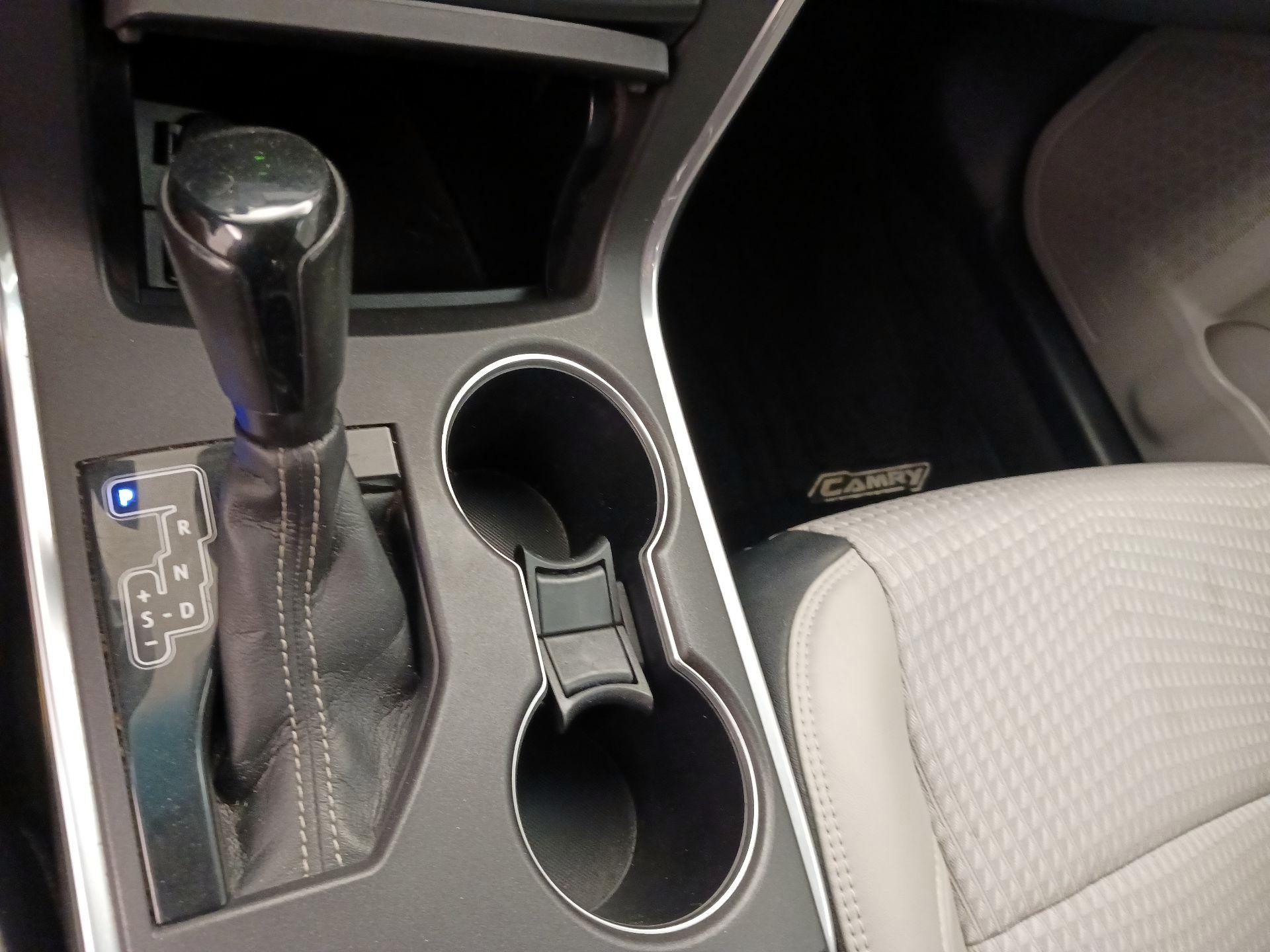 Thumbnail: 2015 Toyota Camry - 17
