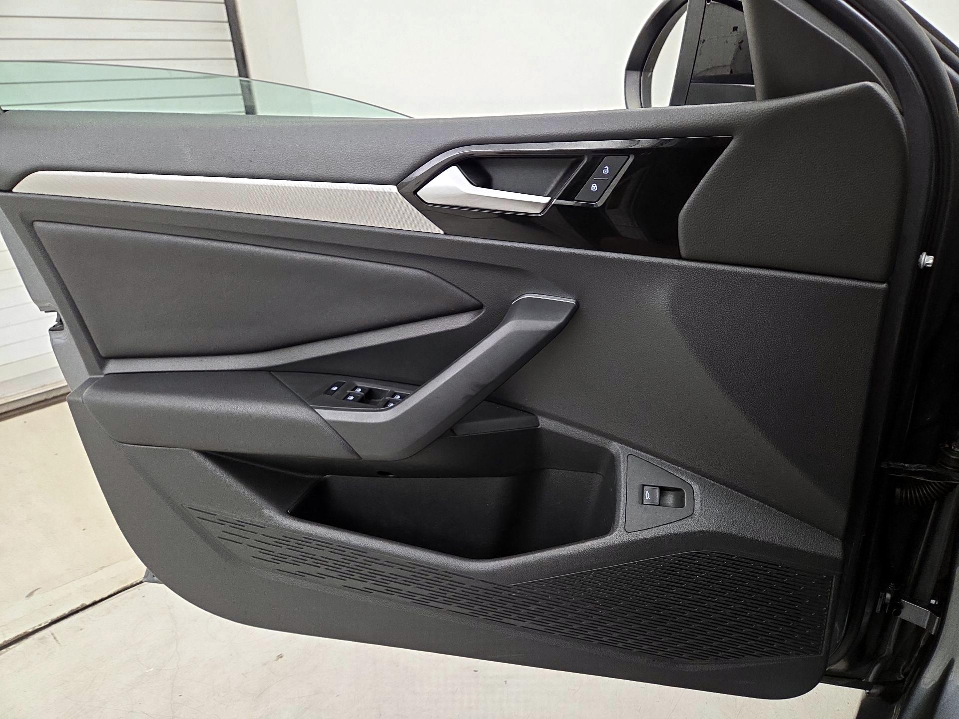 Thumbnail: 2019 Volkswagen Jetta - 12