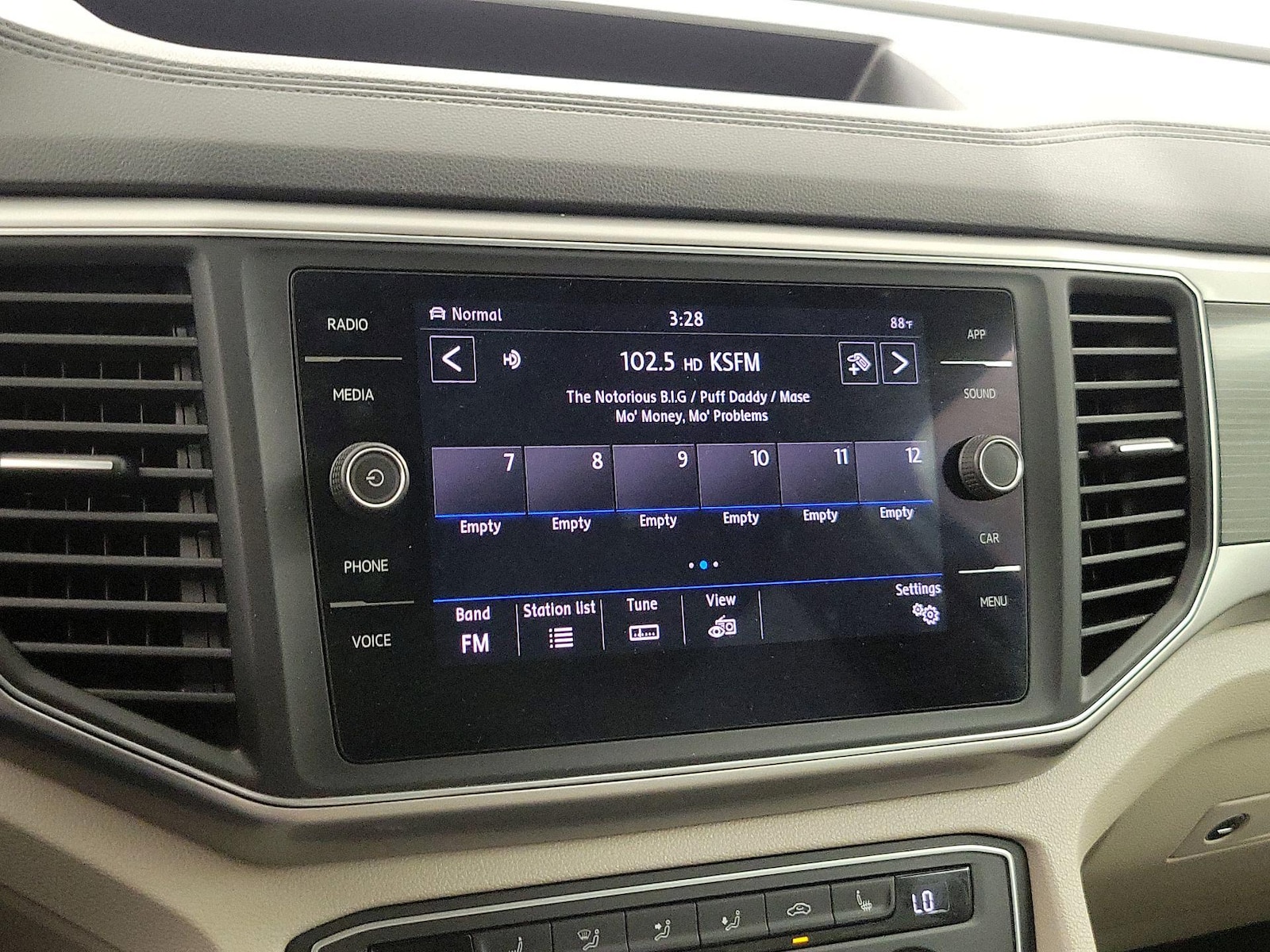 2019 Volkswagen Atlas SE w/Tech - Photo 16