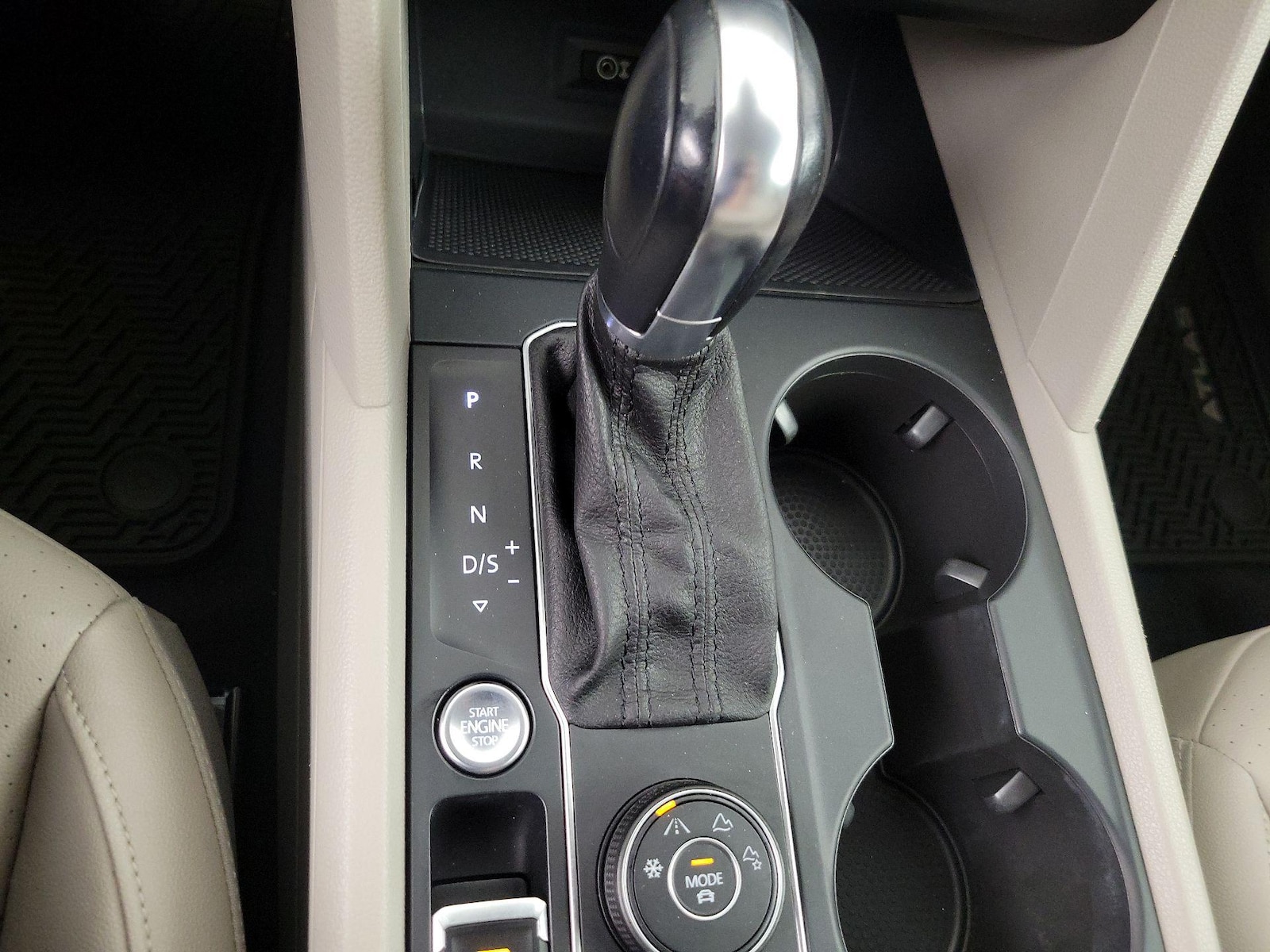 2019 Volkswagen Atlas SE w/Tech - Photo 18