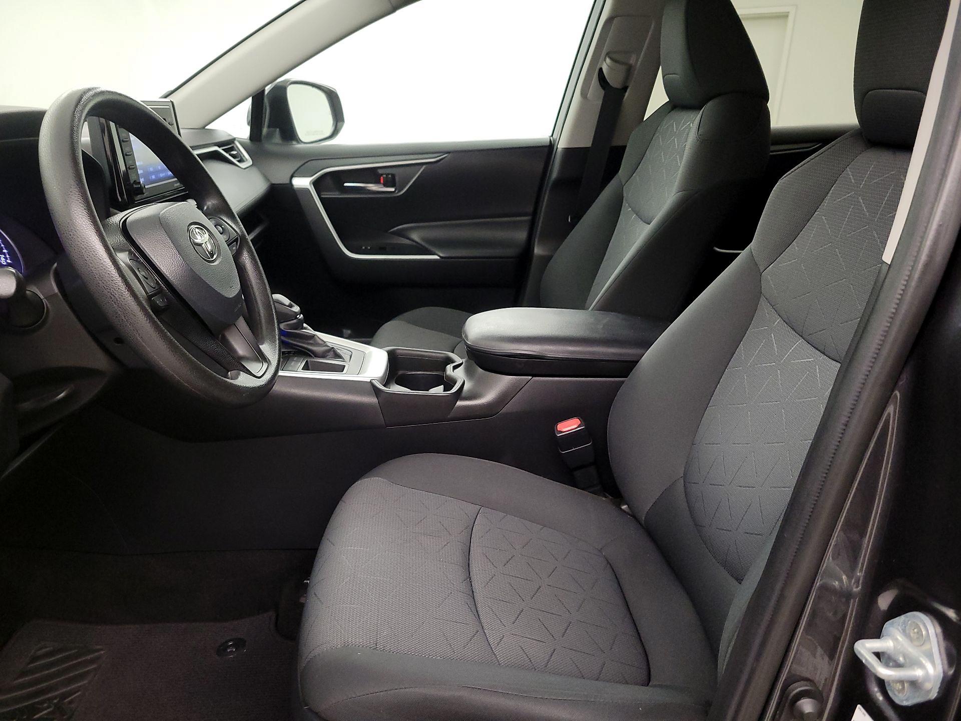 Thumbnail: 2021 Toyota RAV4 - 11