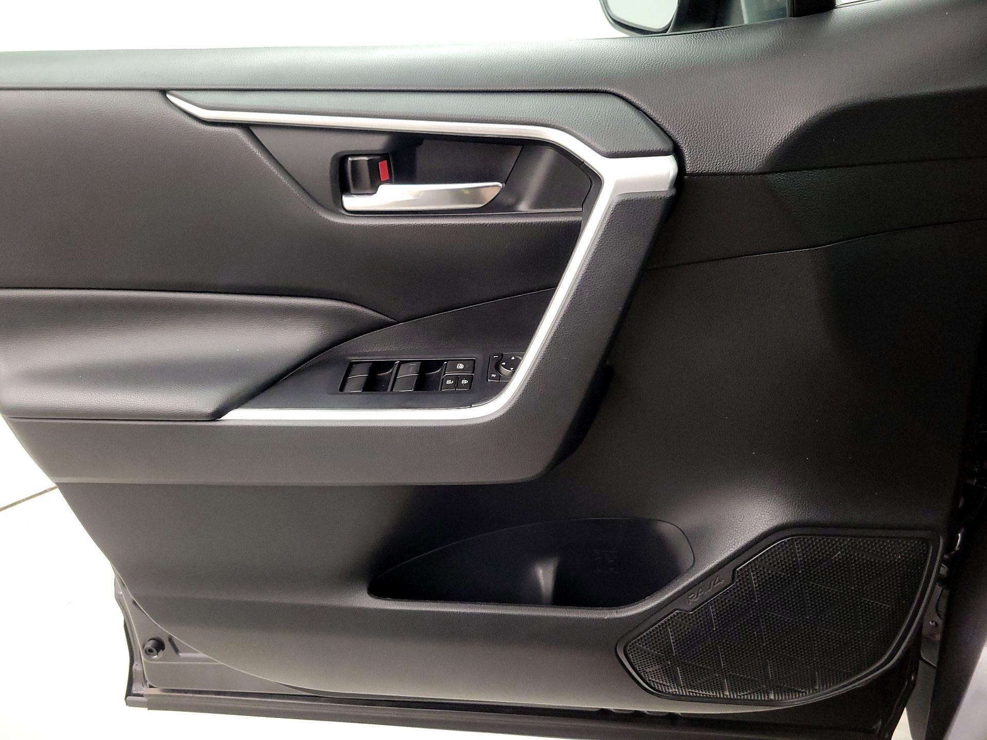 Thumbnail: 2021 Toyota RAV4 - 12