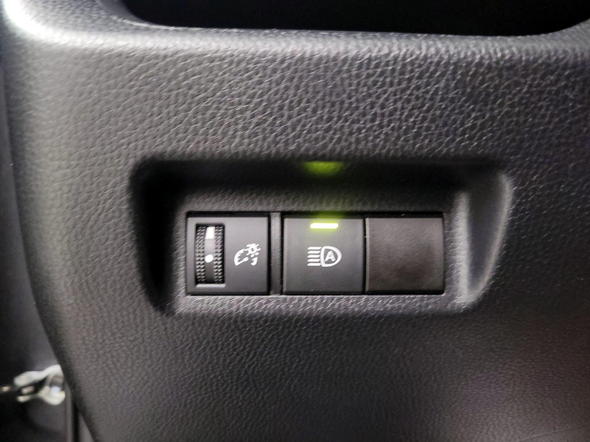 Thumbnail: 2021 Toyota RAV4 - 13