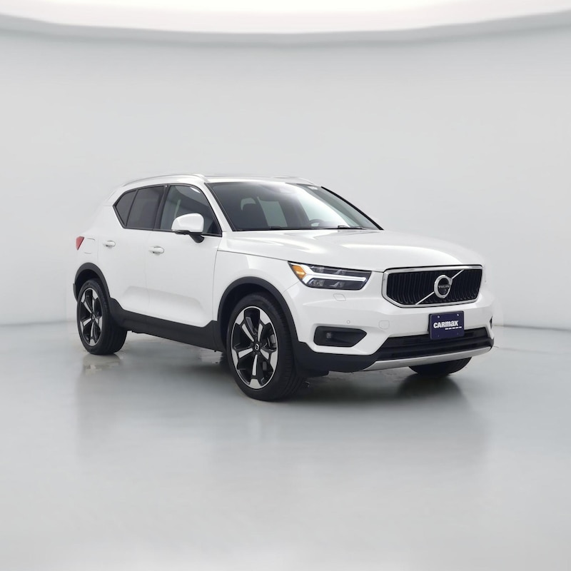 2022 Volvo XC40 T5 Momentum