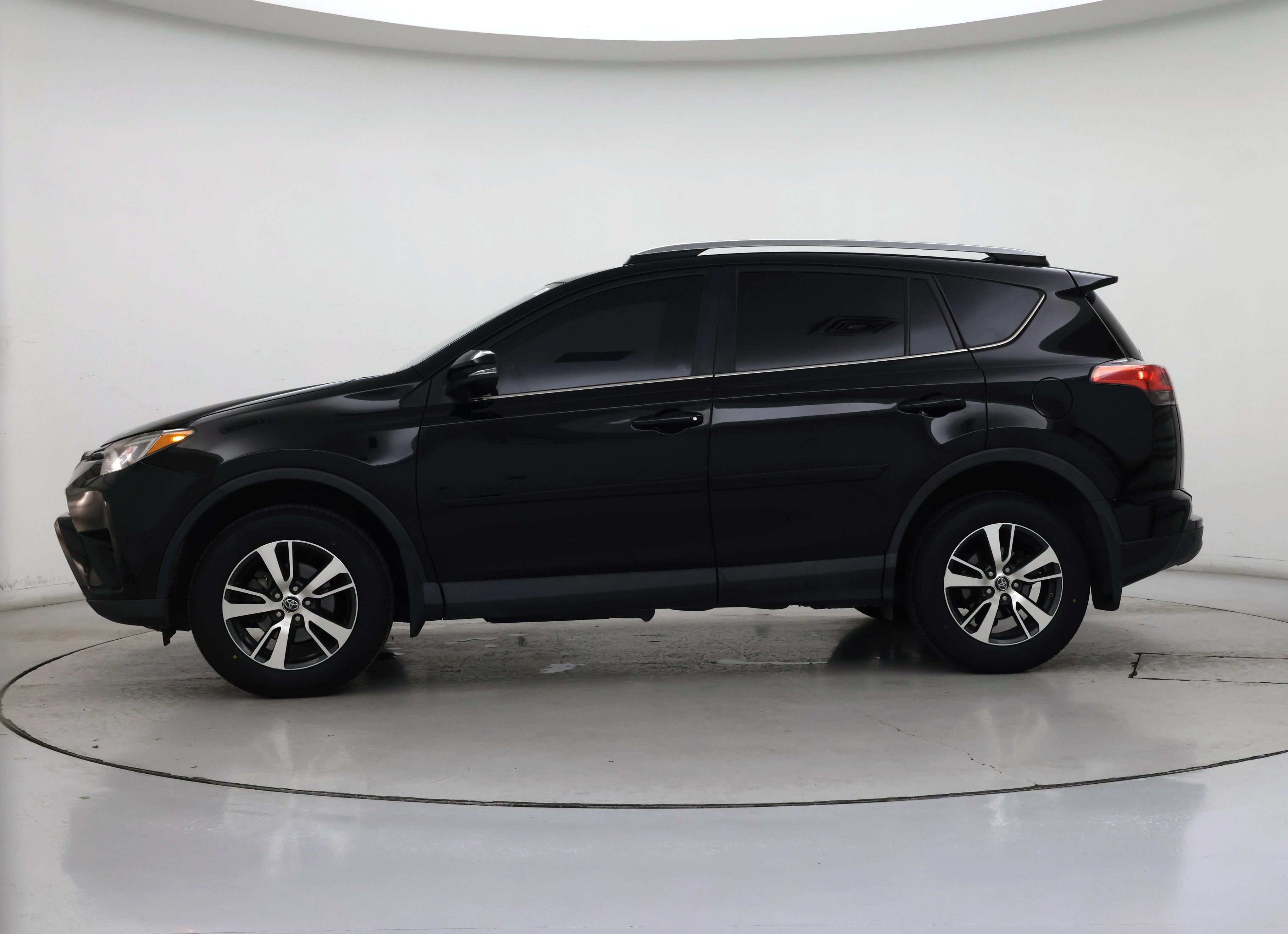 Thumbnail: 2017 Toyota RAV4 - 3