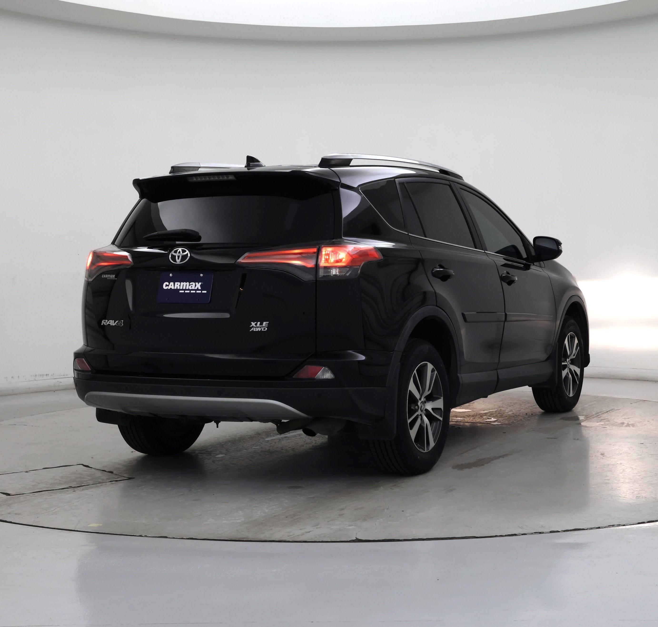 Thumbnail: 2017 Toyota RAV4 - 8