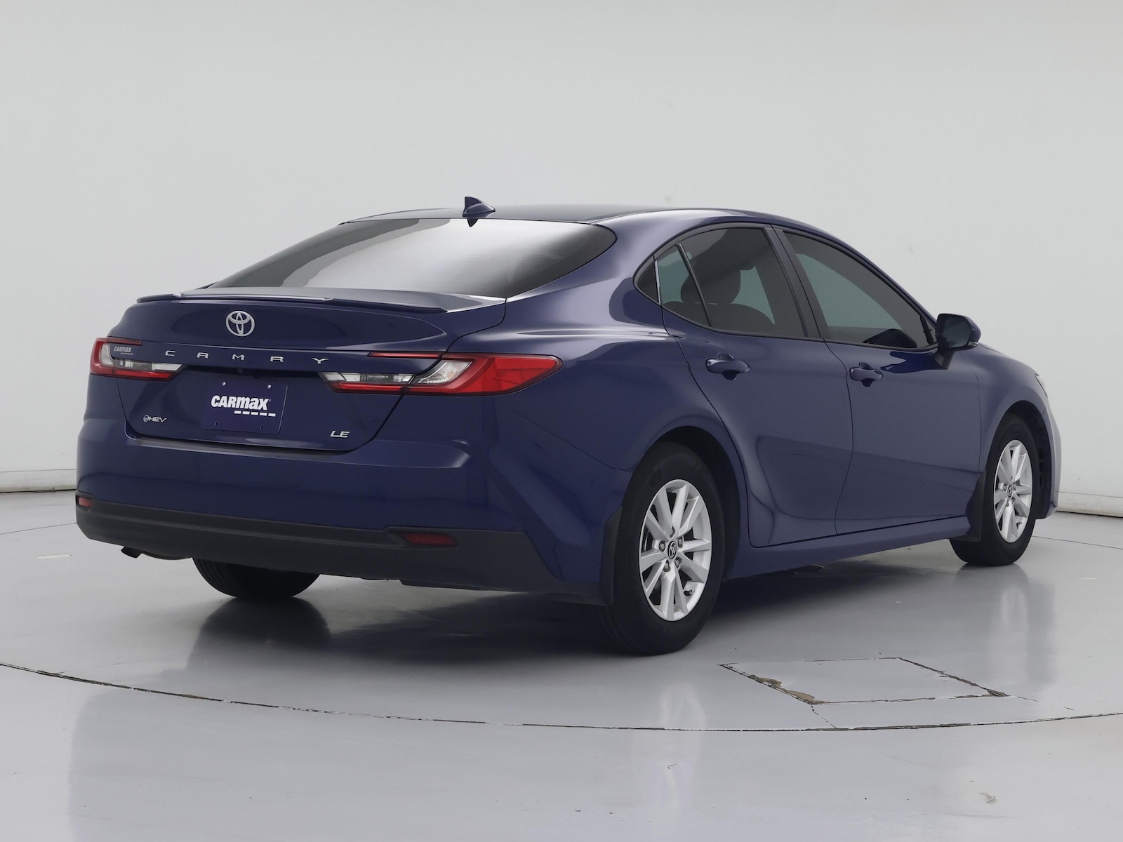 2025 Toyota Camry LE - Photo 9