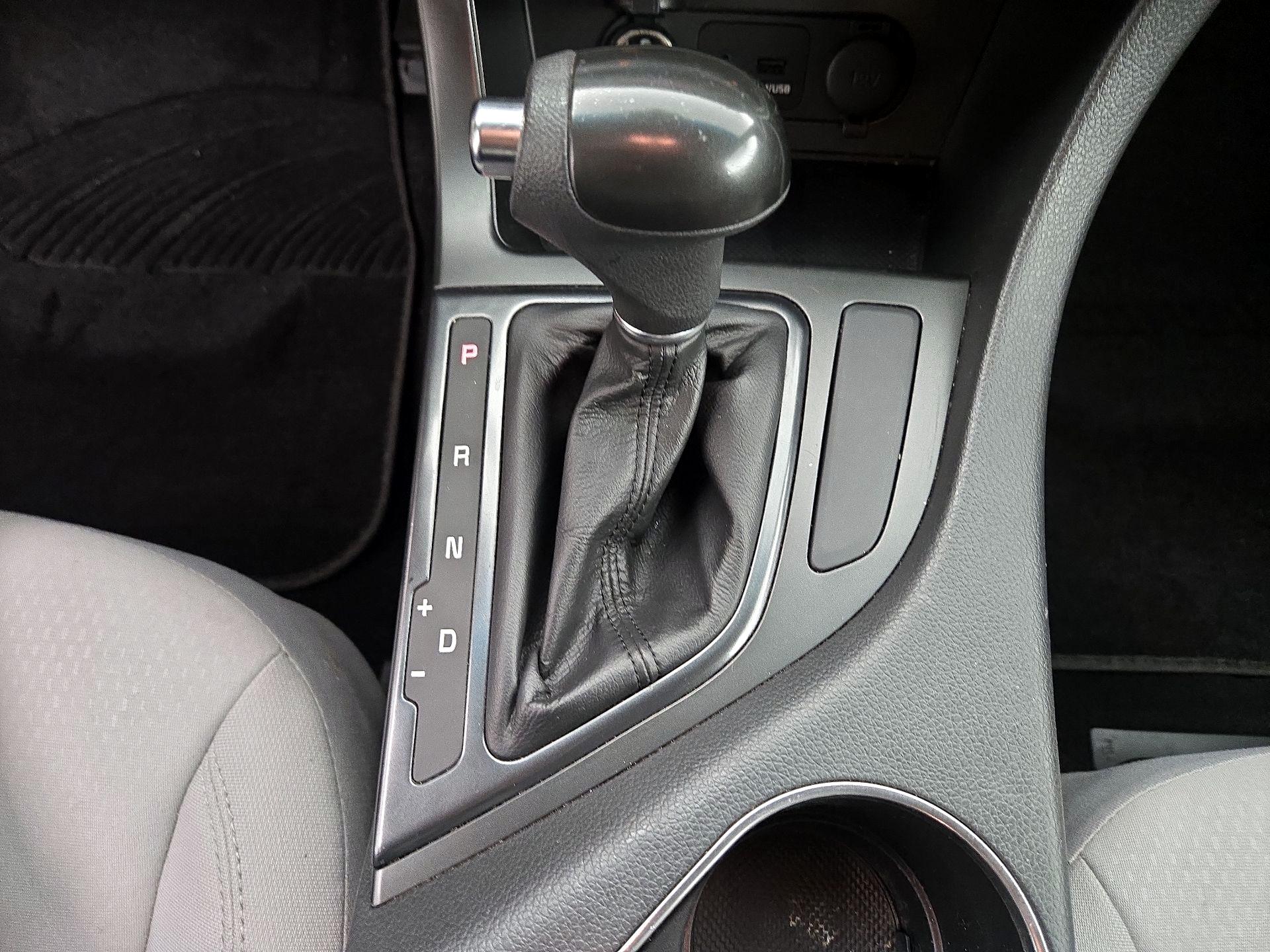 Thumbnail: 2015 Kia Optima - 16