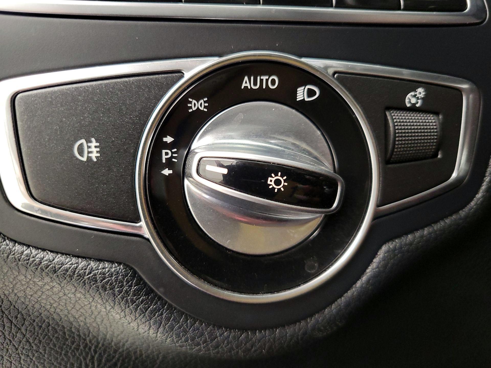 Thumbnail: 2015 Mercedes-Benz C-Class - 13