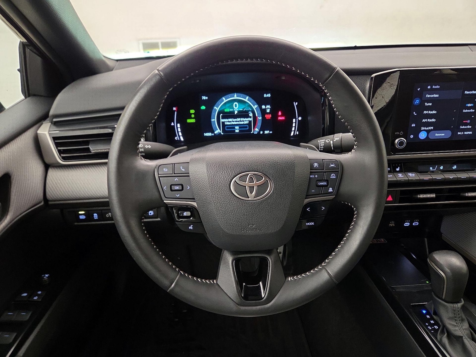 2025 Toyota Camry SE - Photo 11