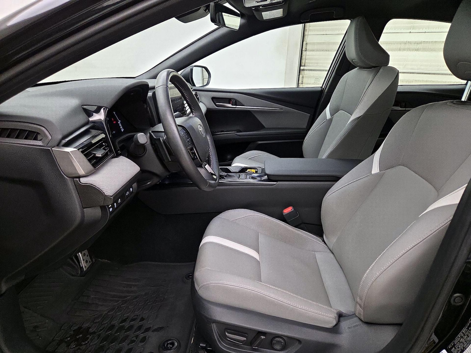 2025 Toyota Camry SE - Photo 12