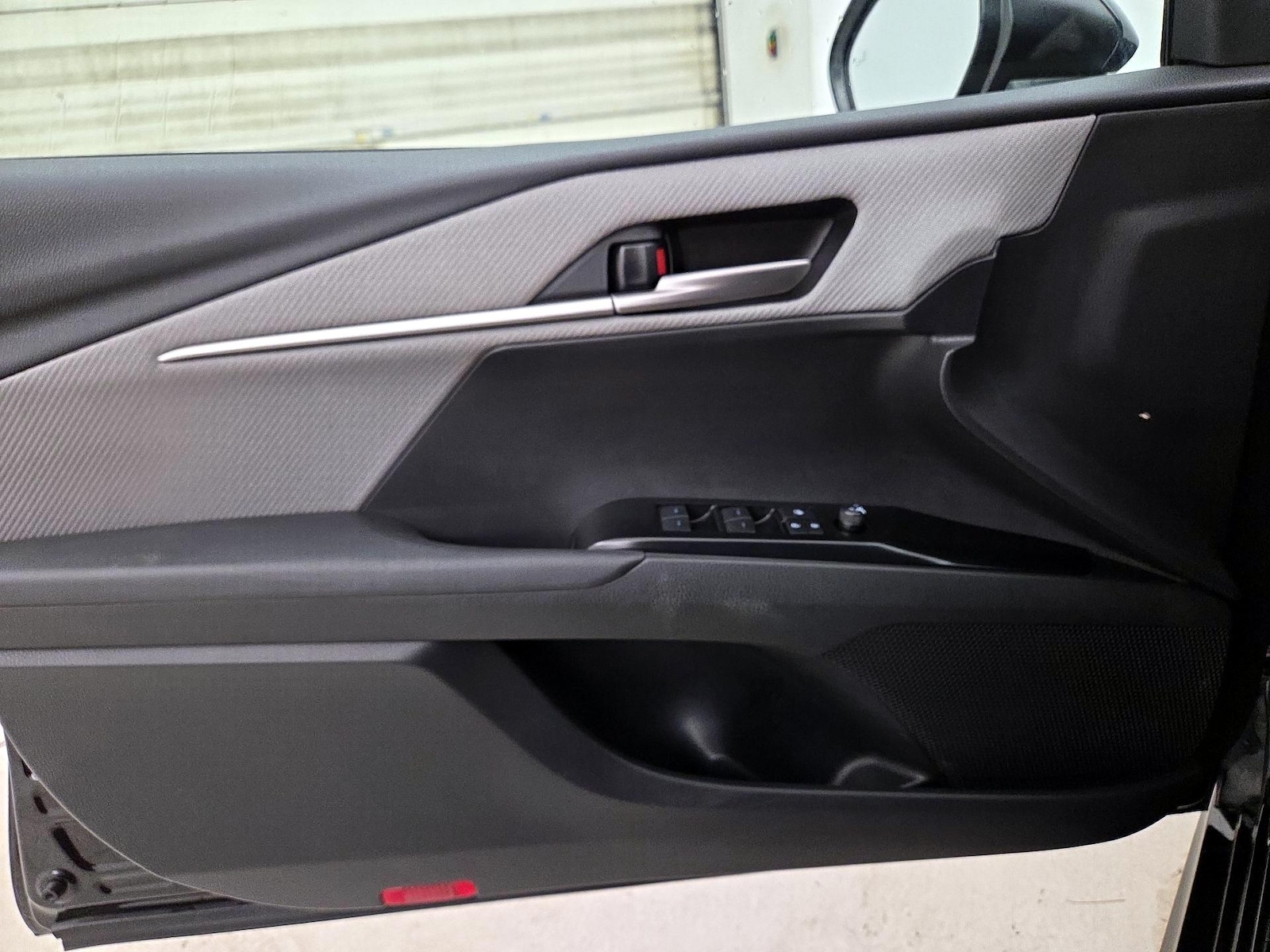 2025 Toyota Camry SE - Photo 13